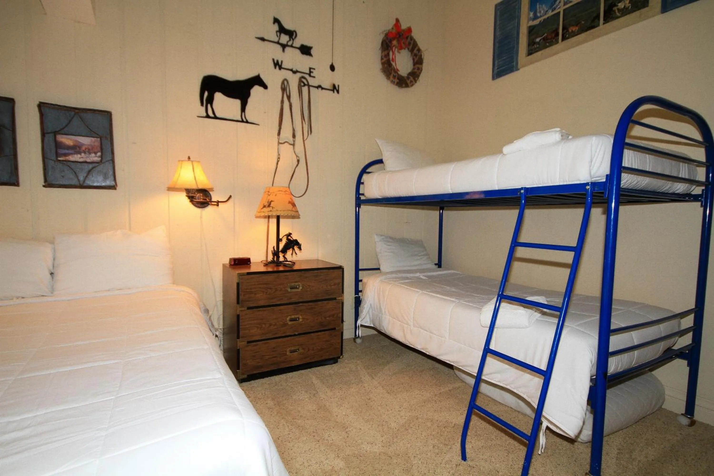 Other, Bed in Mammoth Ski Racquet Club 67