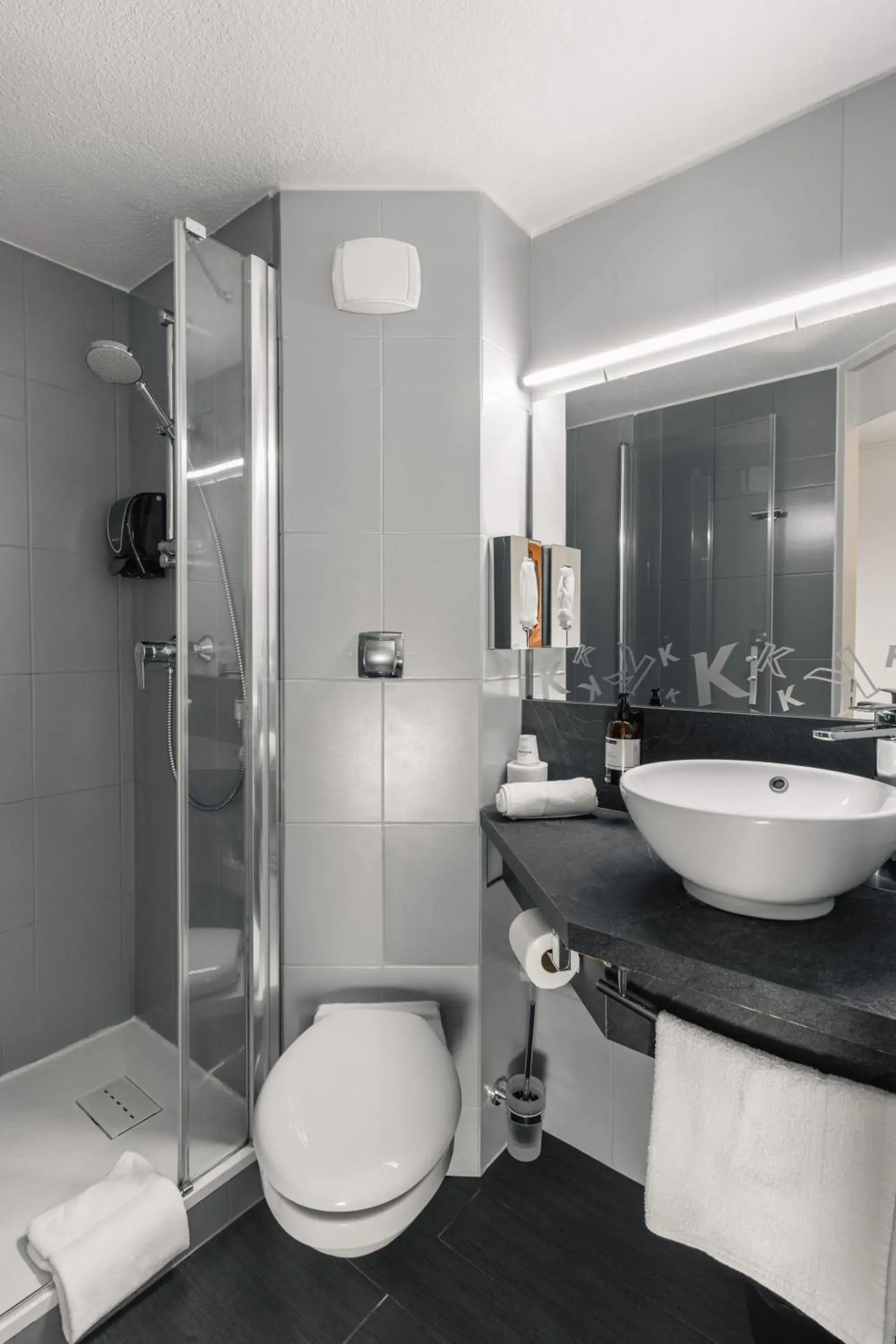 Quadruple Room with One Double Bed and Two Single Beds in Kyriad Saint Brieuc - Tregueux Quadruple Room with One Double Bed and Two Single Beds in Kyriad Saint Brieuc - Tregueux