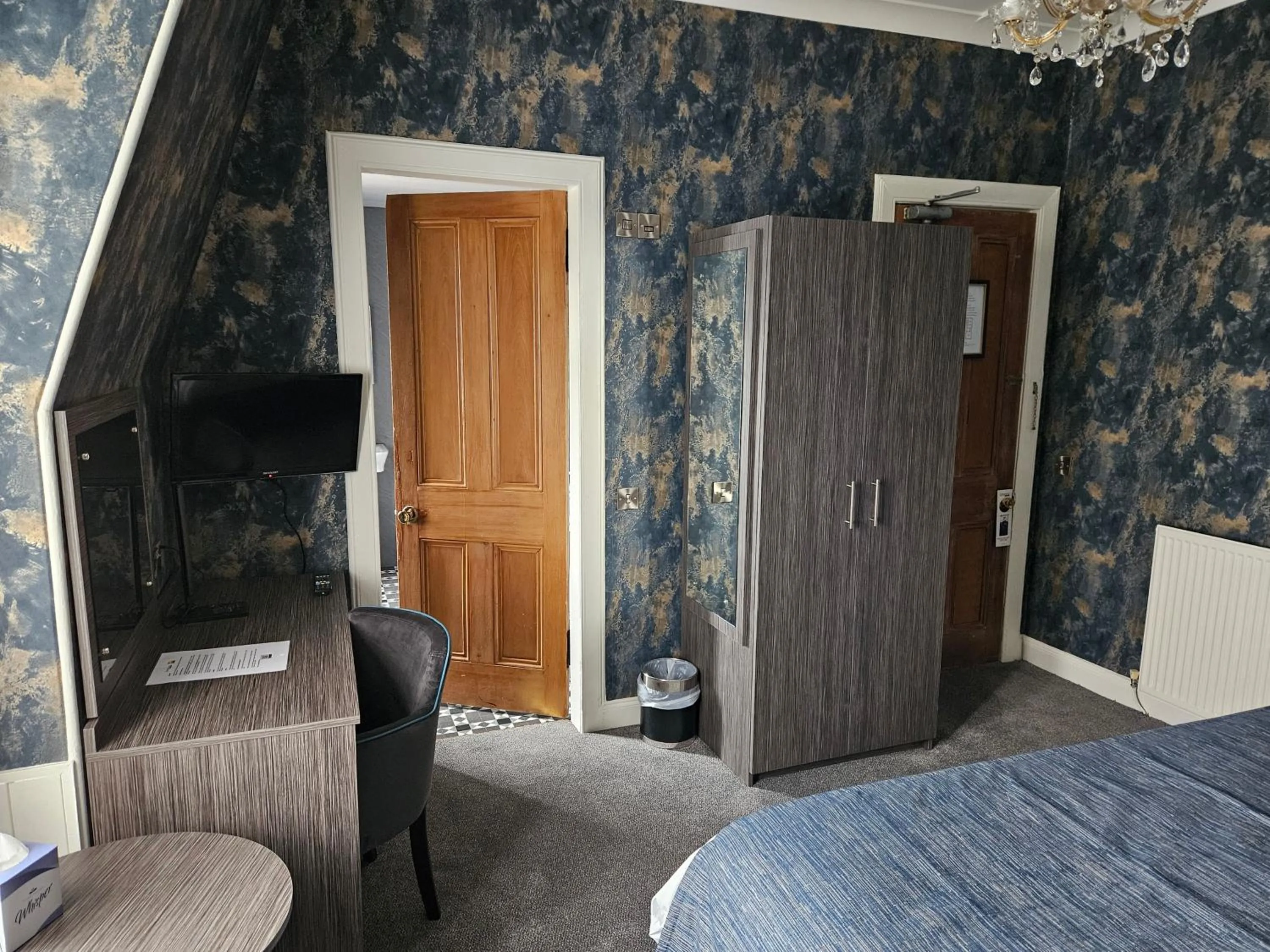 Bedroom, Bed in Dunmuir Hotel