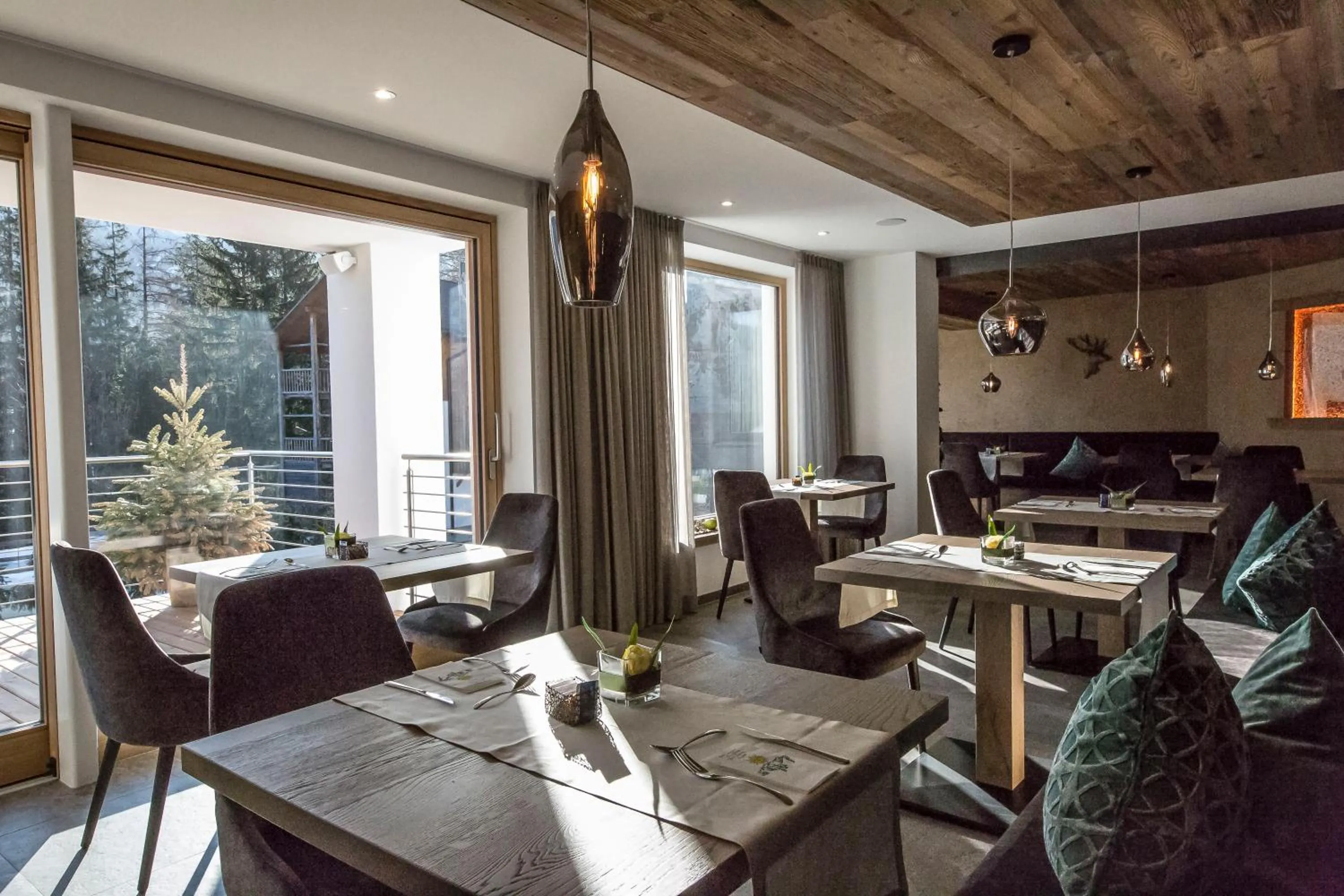 Dining area in La Bercia Alpine Lodge & Spa