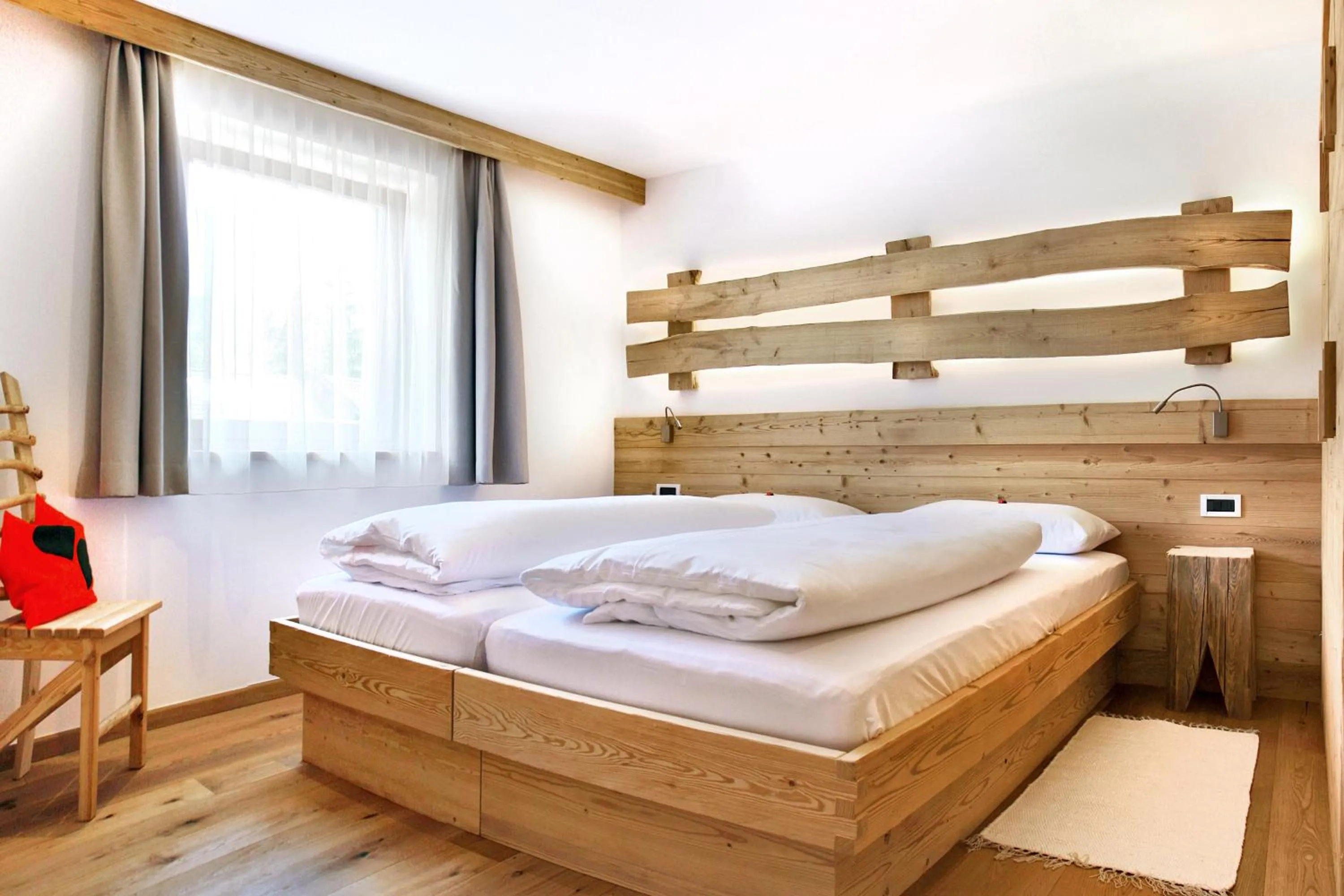 Bedroom, Bed in La Bercia Alpine Lodge & Spa