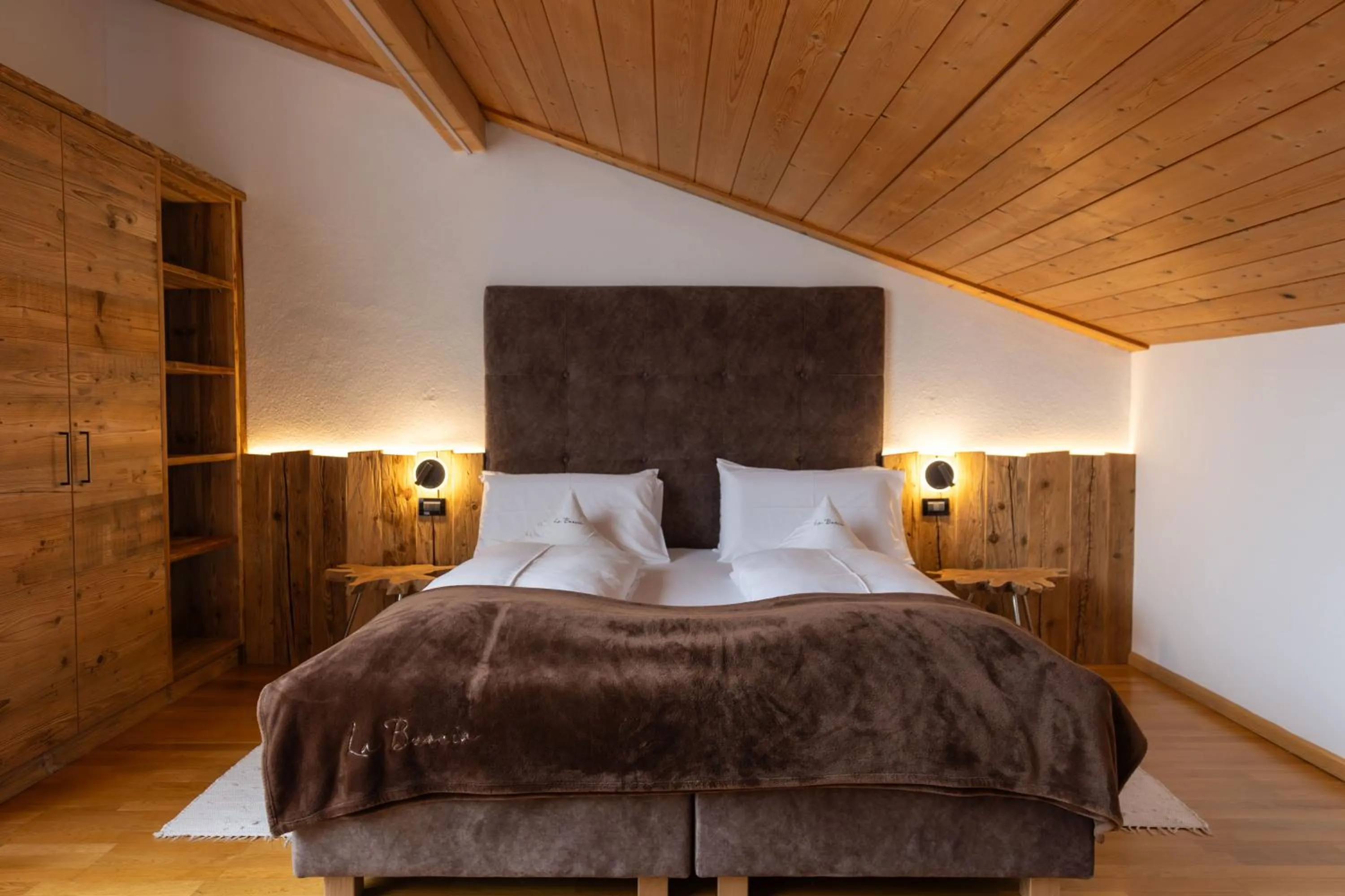 Bed in La Bercia Alpine Lodge & Spa