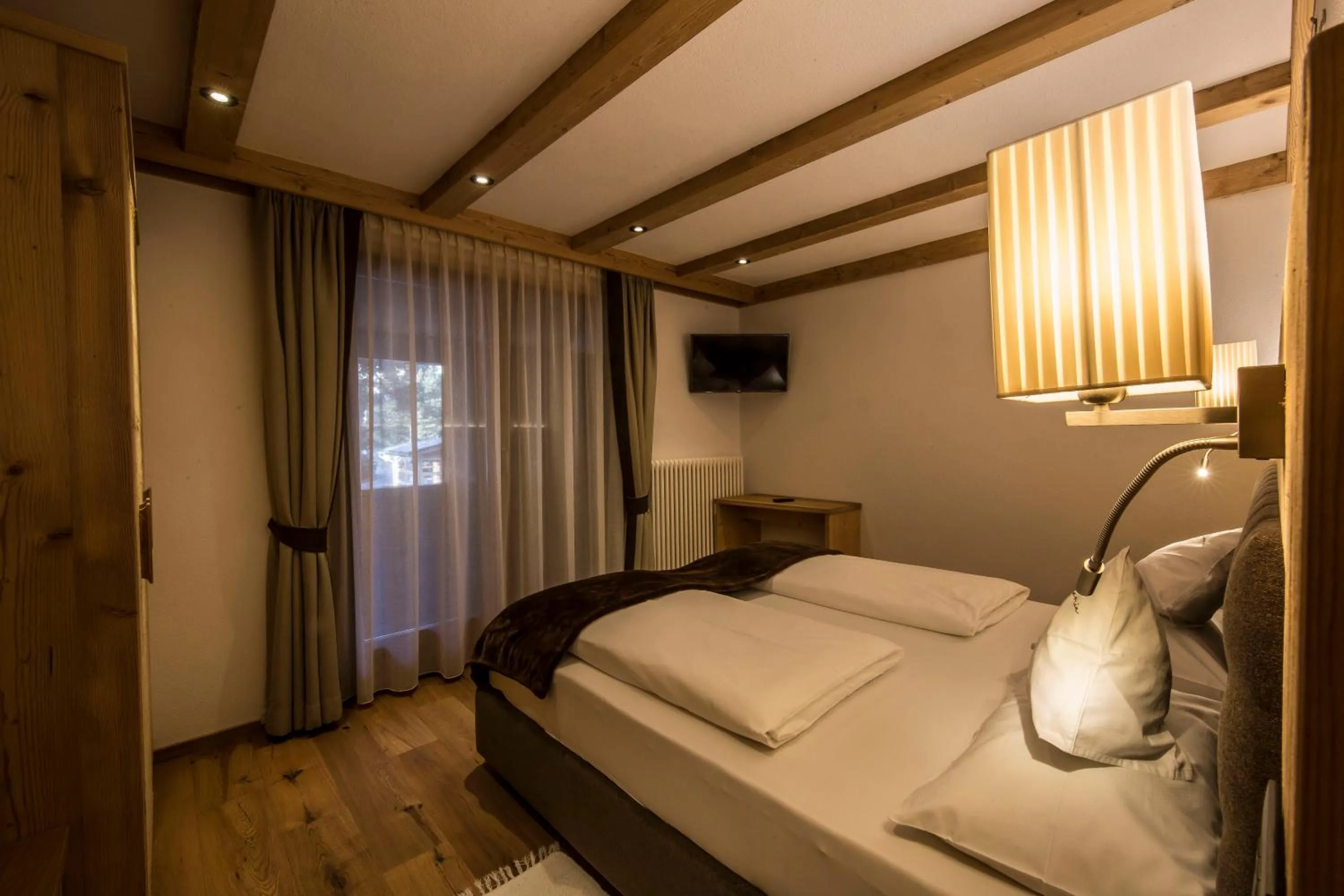 Bed in La Bercia Alpine Lodge & Spa