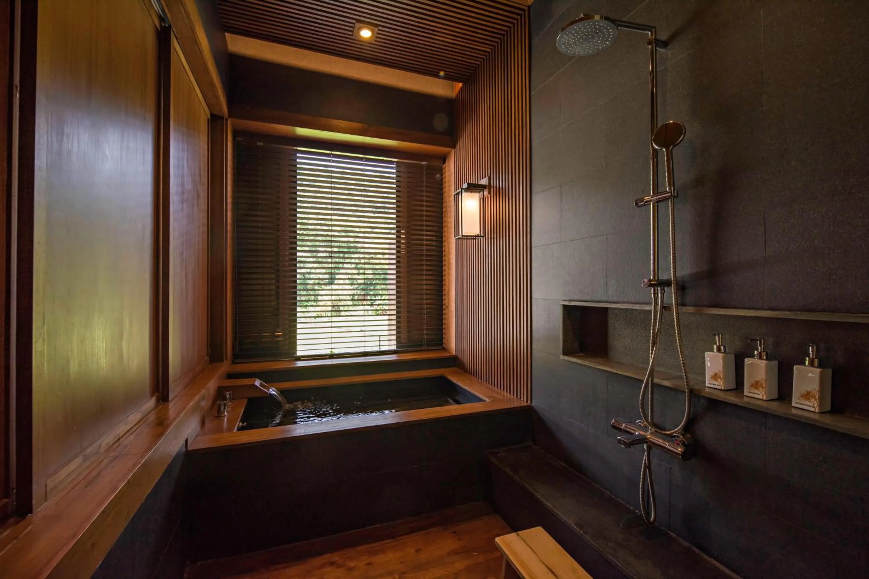 Shower in Onsen at Moncham