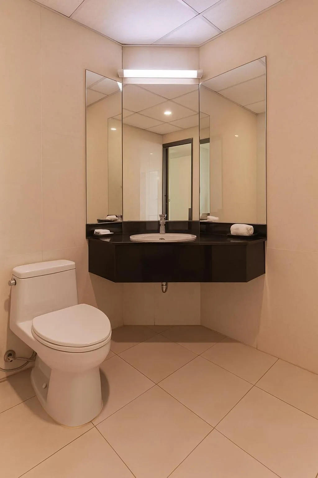 Toilet in Mercury Boutique Hotel