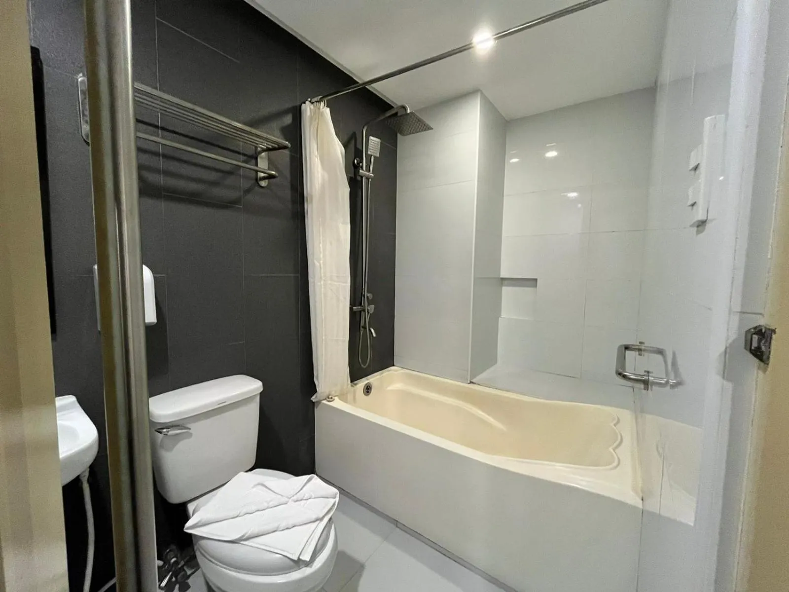 Bathroom in Eurotel Baguio