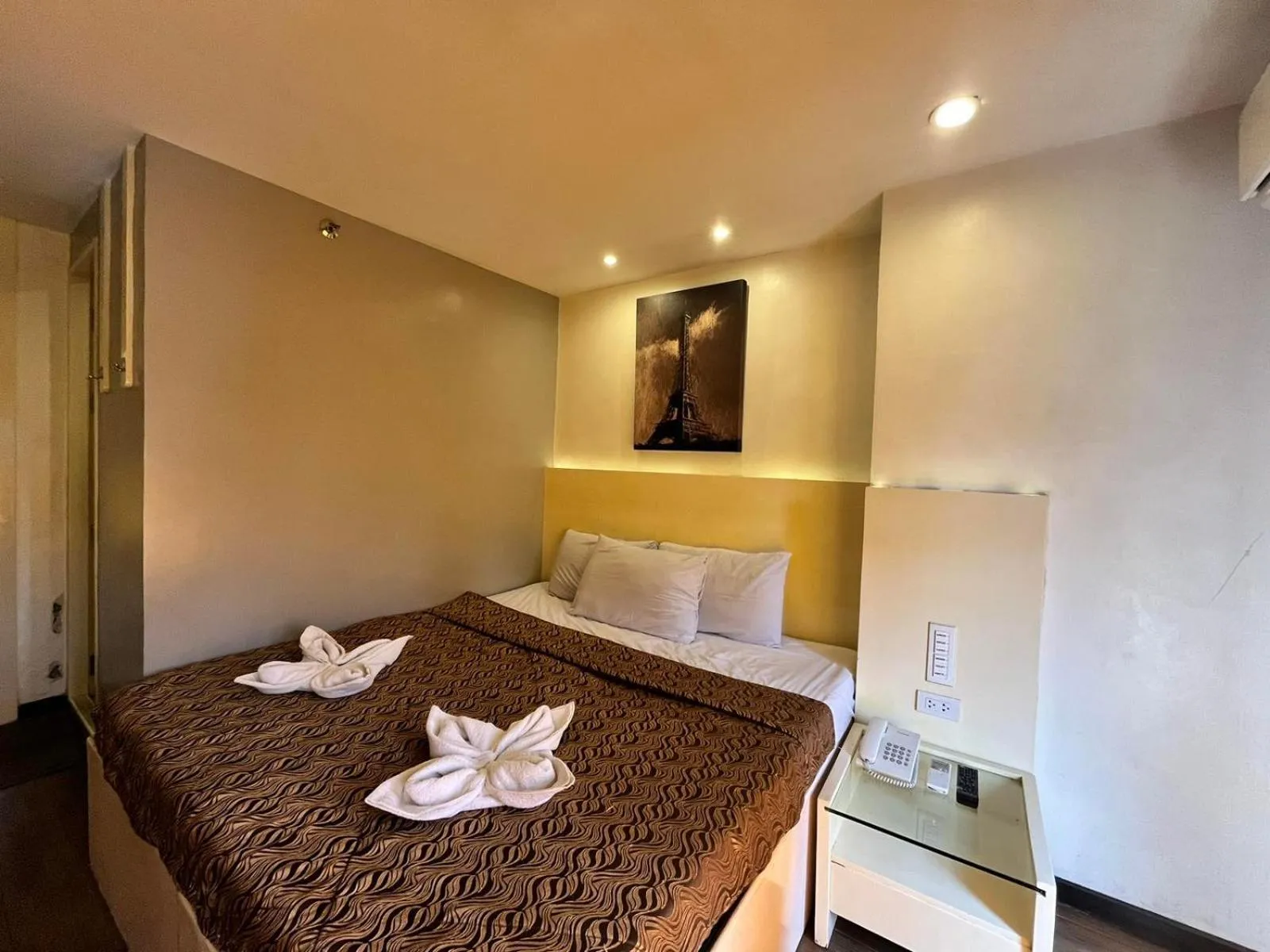 Bed in Eurotel Baguio