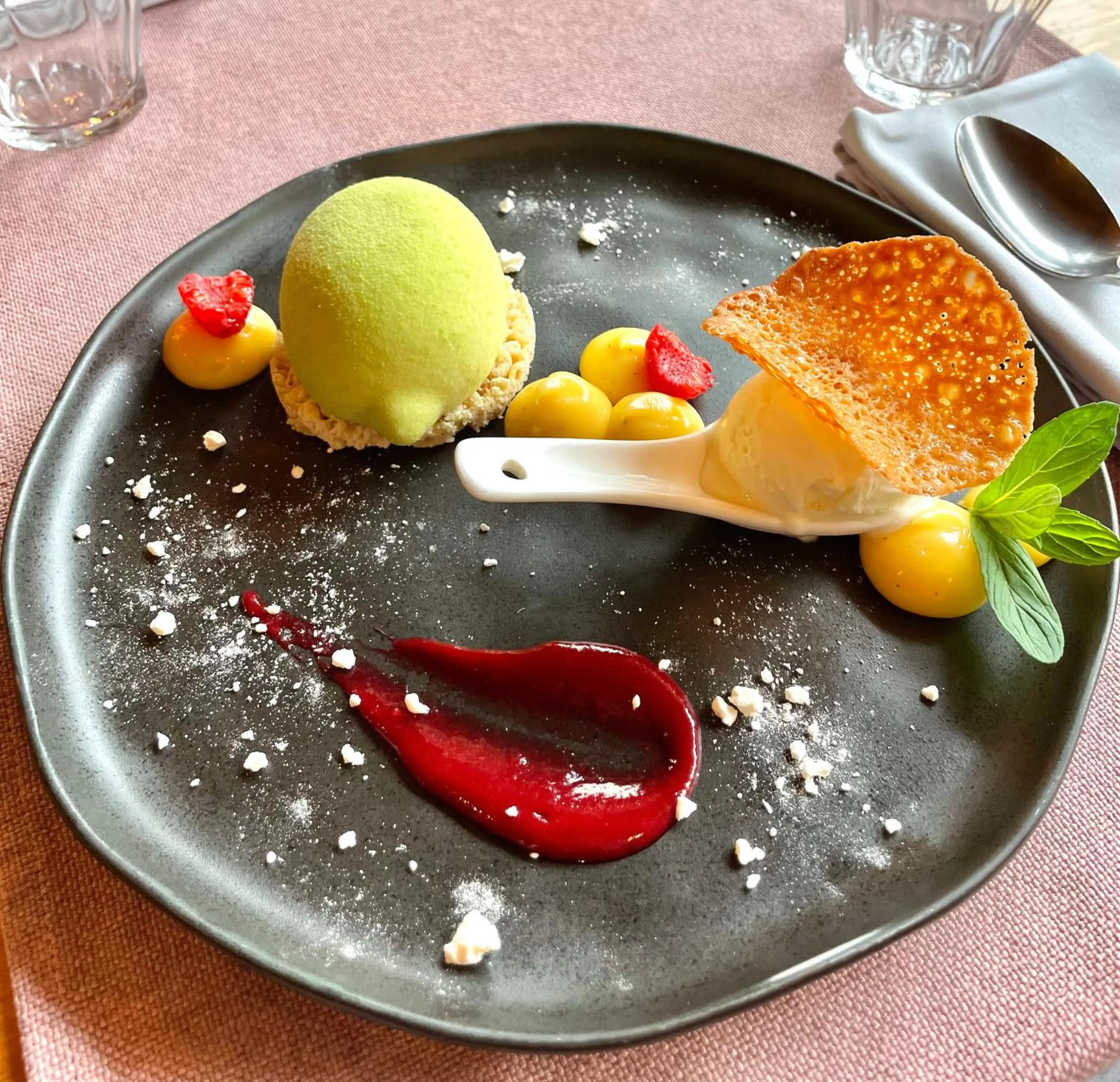 Restaurant/places to eat in Chamois Lodge