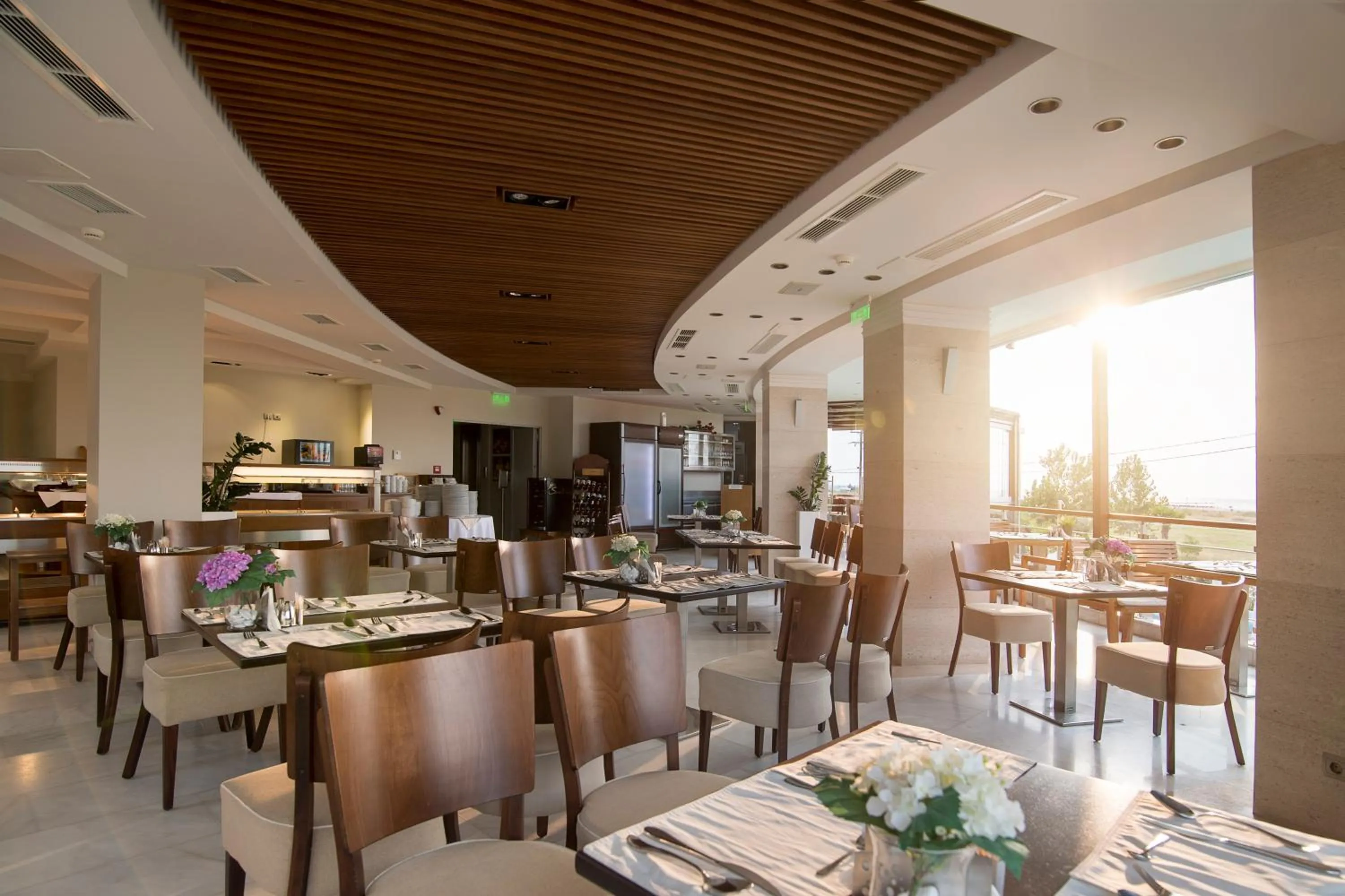 Restaurant/places to eat in Cosmopolitan Hotel