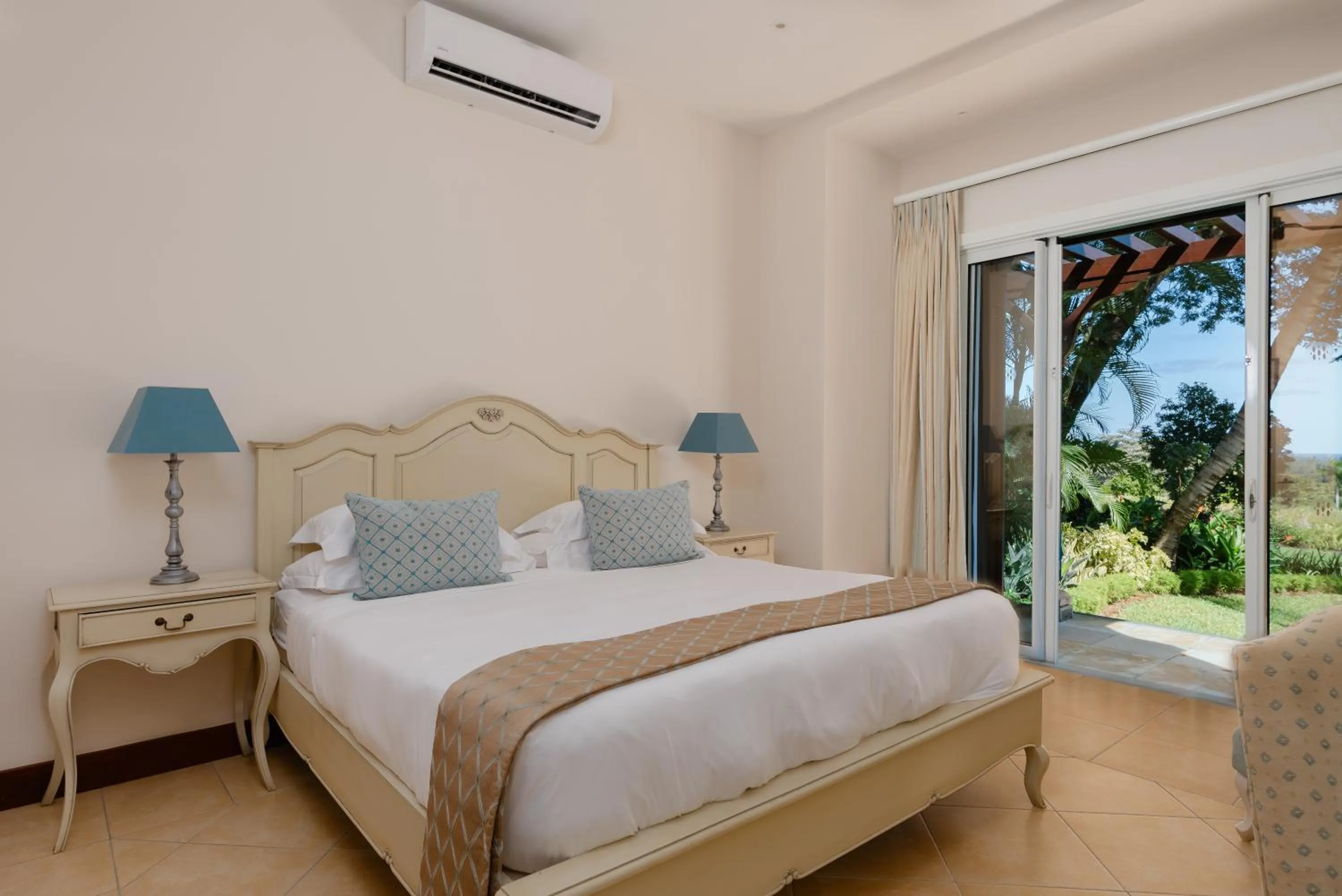 Garden, Bed in Heritage The Villas