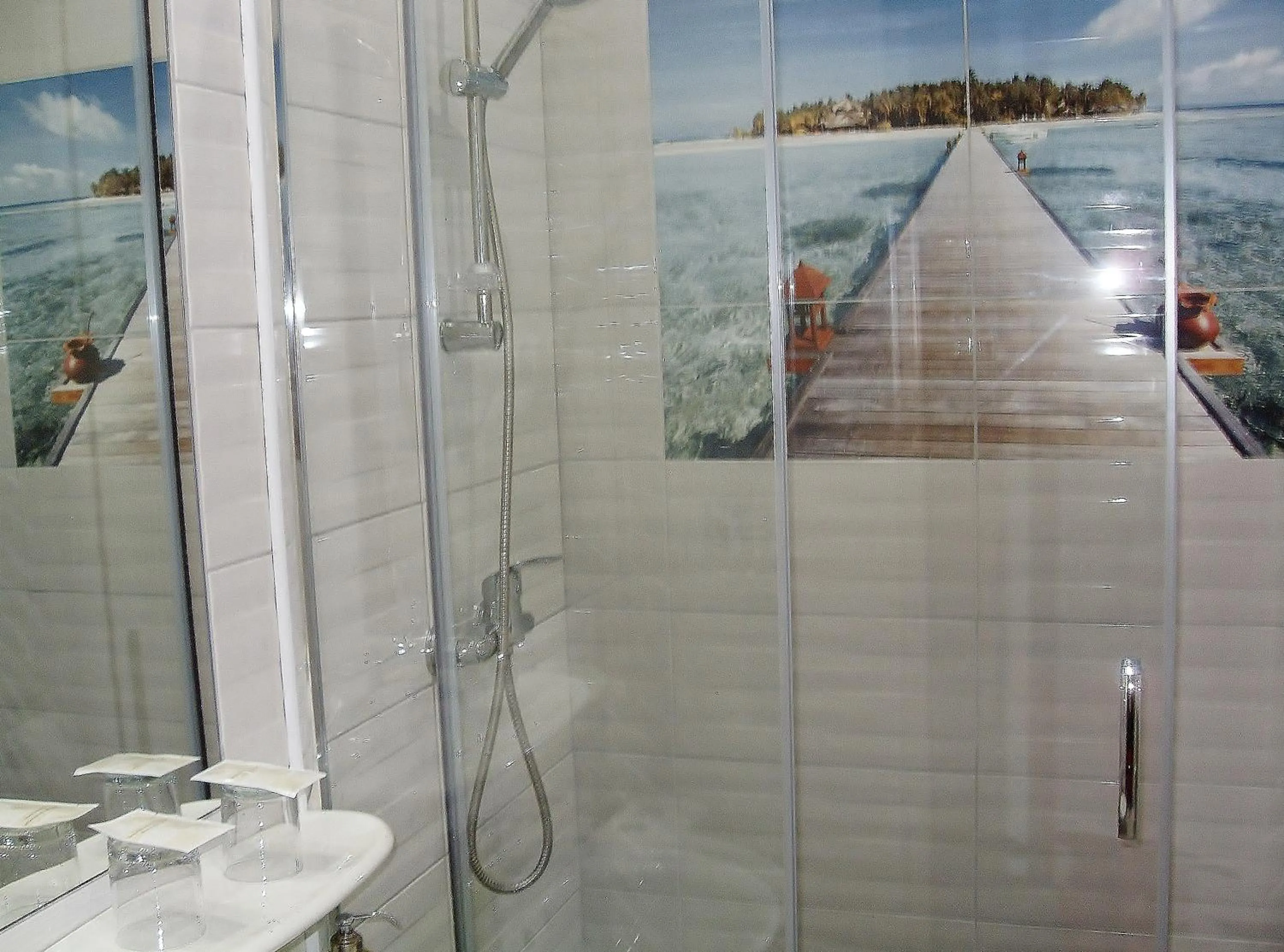 Bathroom in Willa Cyklada, grill, śniadania, jezioro,przystań,tawerna-200m, park linowy-400m, centrum,aquapark-900m