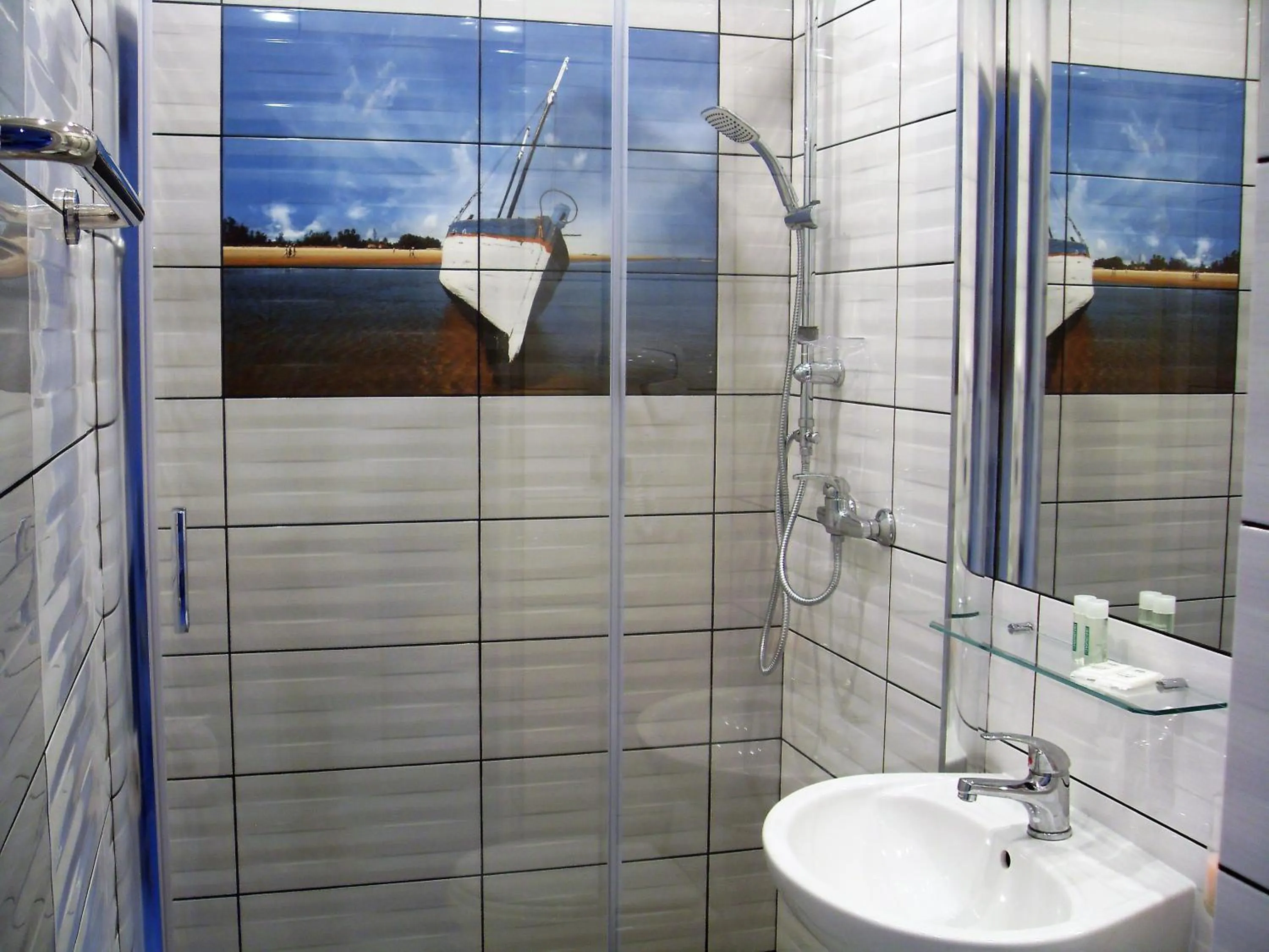 Bathroom in Willa Cyklada, grill, śniadania, jezioro,przystań,tawerna-200m, park linowy-400m, centrum,aquapark-900m