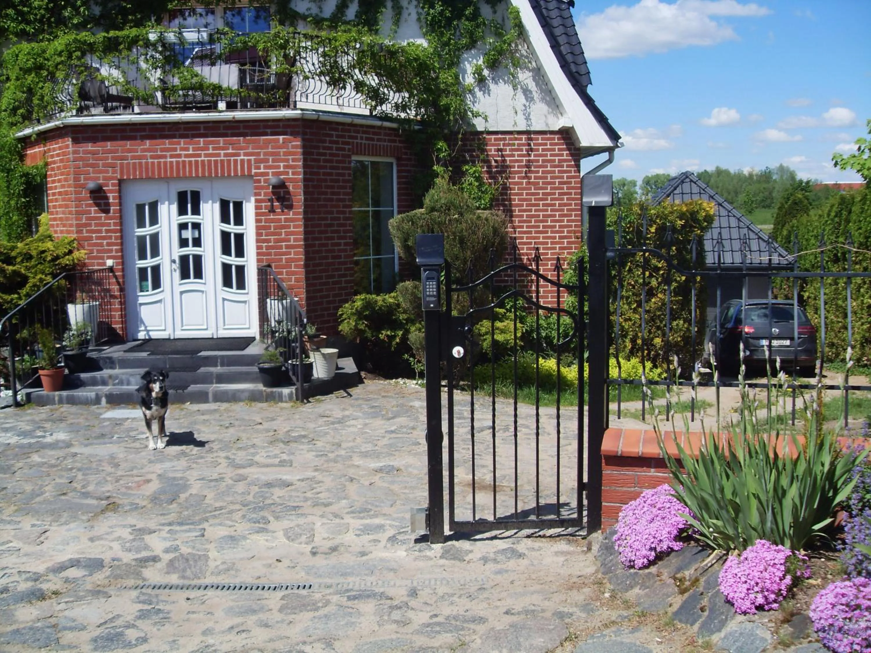 Facade/entrance in Willa Cyklada, grill, śniadania, jezioro,przystań,tawerna-200m, park linowy-400m, centrum,aquapark-900m