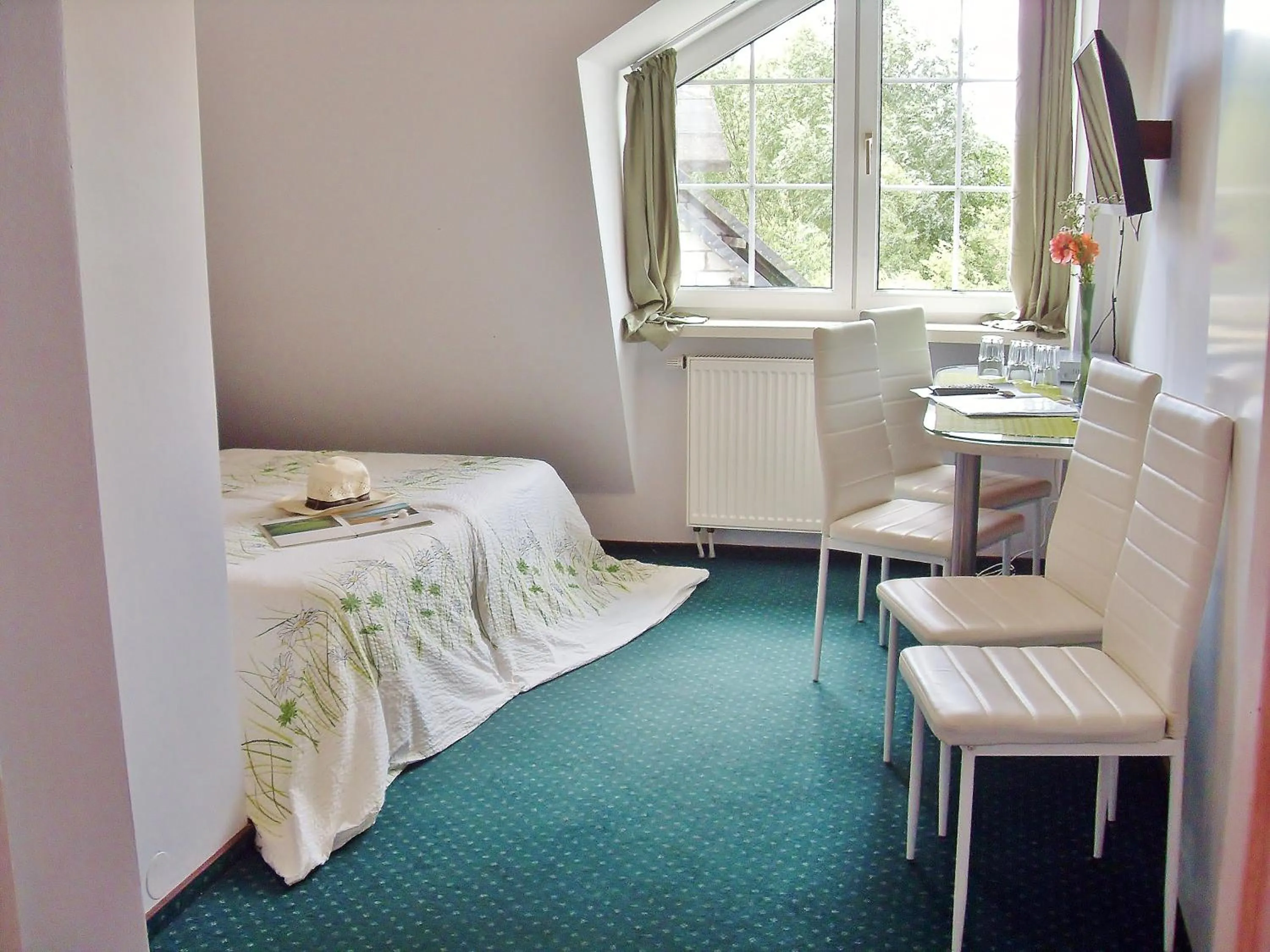 Photo of the whole room, Bed in Willa Cyklada, grill, śniadania, jezioro,przystań,tawerna-200m, park linowy-400m, centrum,aquapark-900m