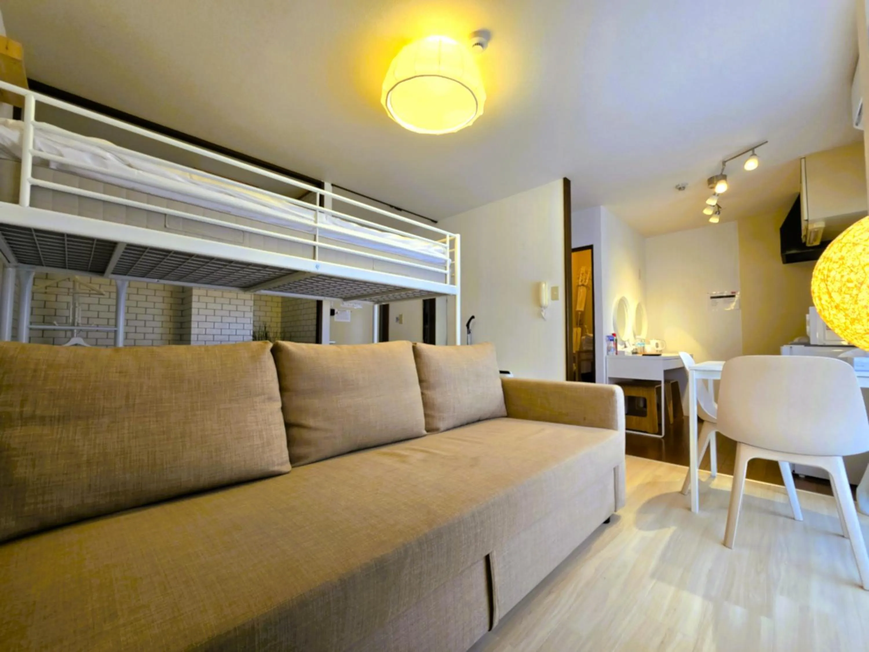 Photo of the whole room in Comfort CUBE PHOENIX Beppu (やよいビル)