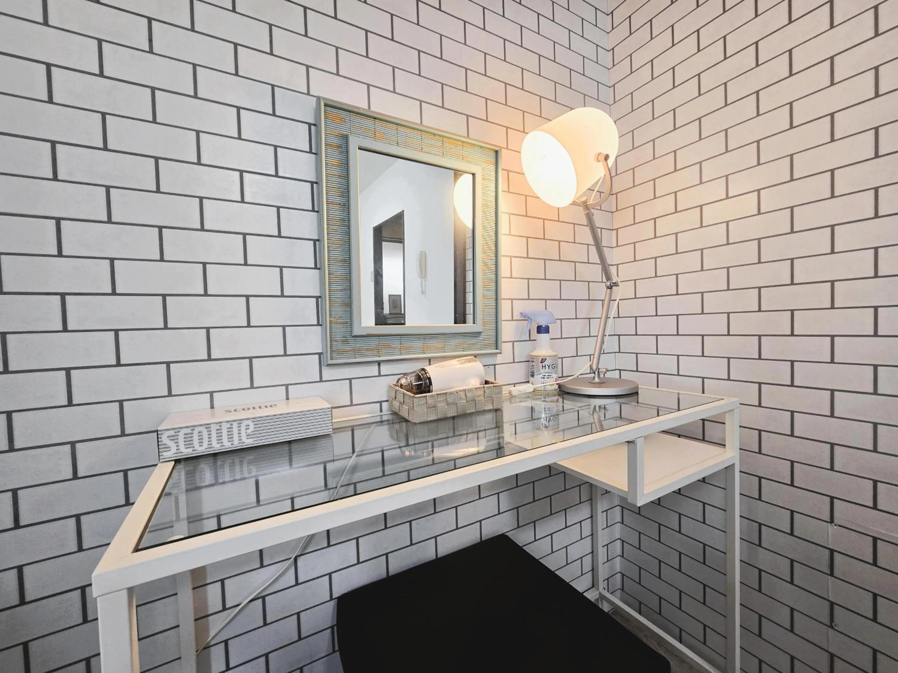 Photo of the whole room in Comfort CUBE PHOENIX Beppu (やよいビル)