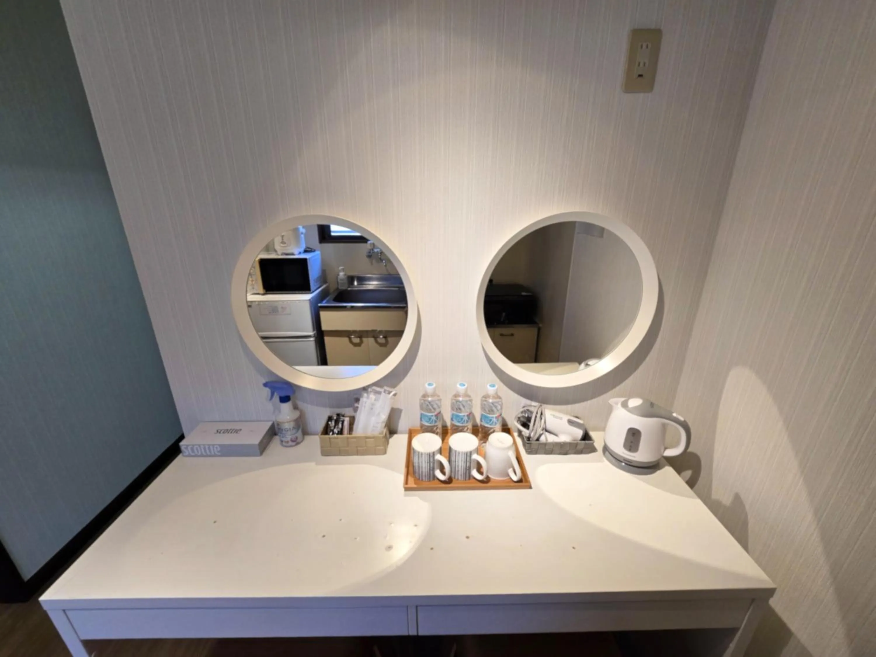 Photo of the whole room in Comfort CUBE PHOENIX Beppu (やよいビル)