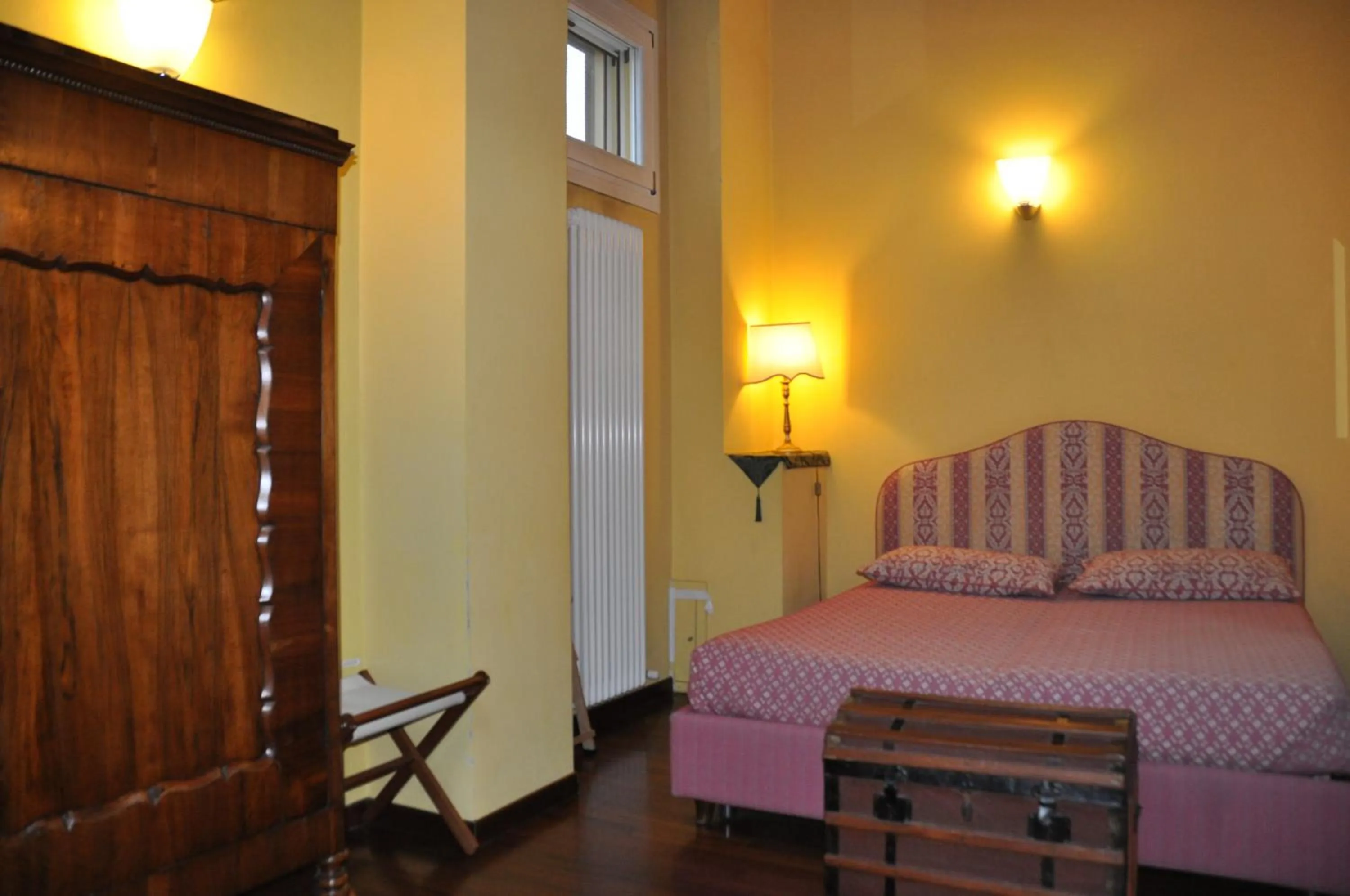 Decorative detail, Bed in Piazza Nova Guest House