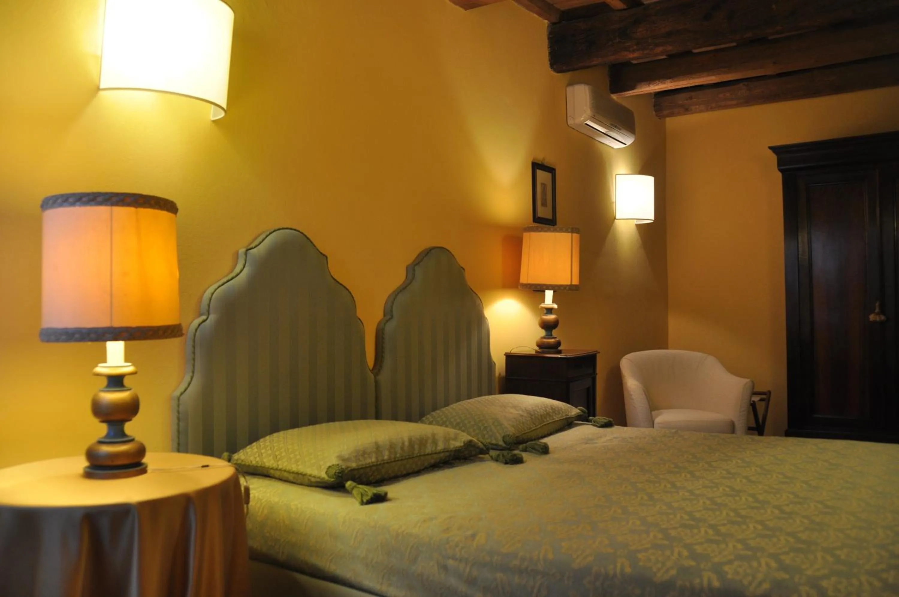 Decorative detail, Bed in Piazza Nova Guest House