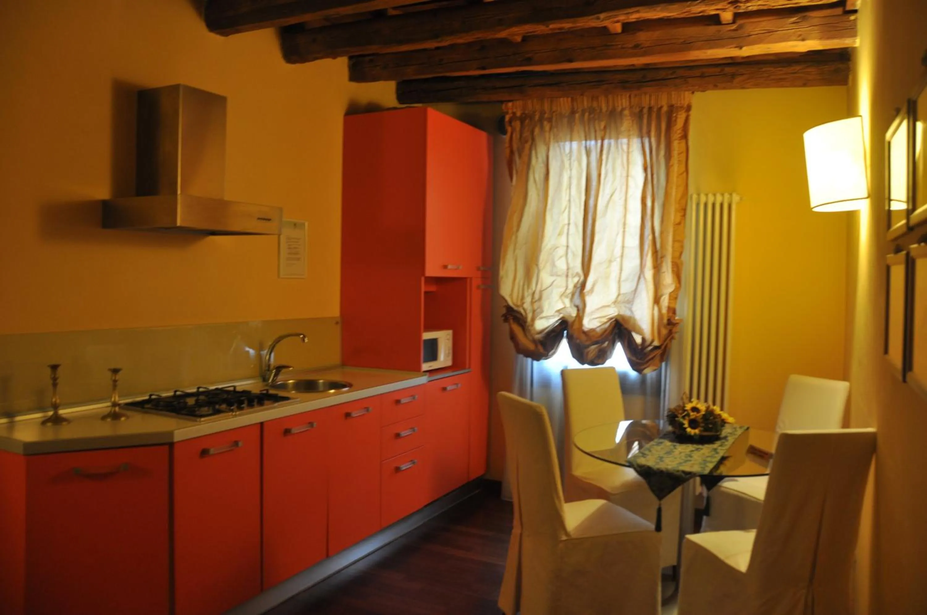 Kitchen or kitchenette in Piazza Nova Guest House