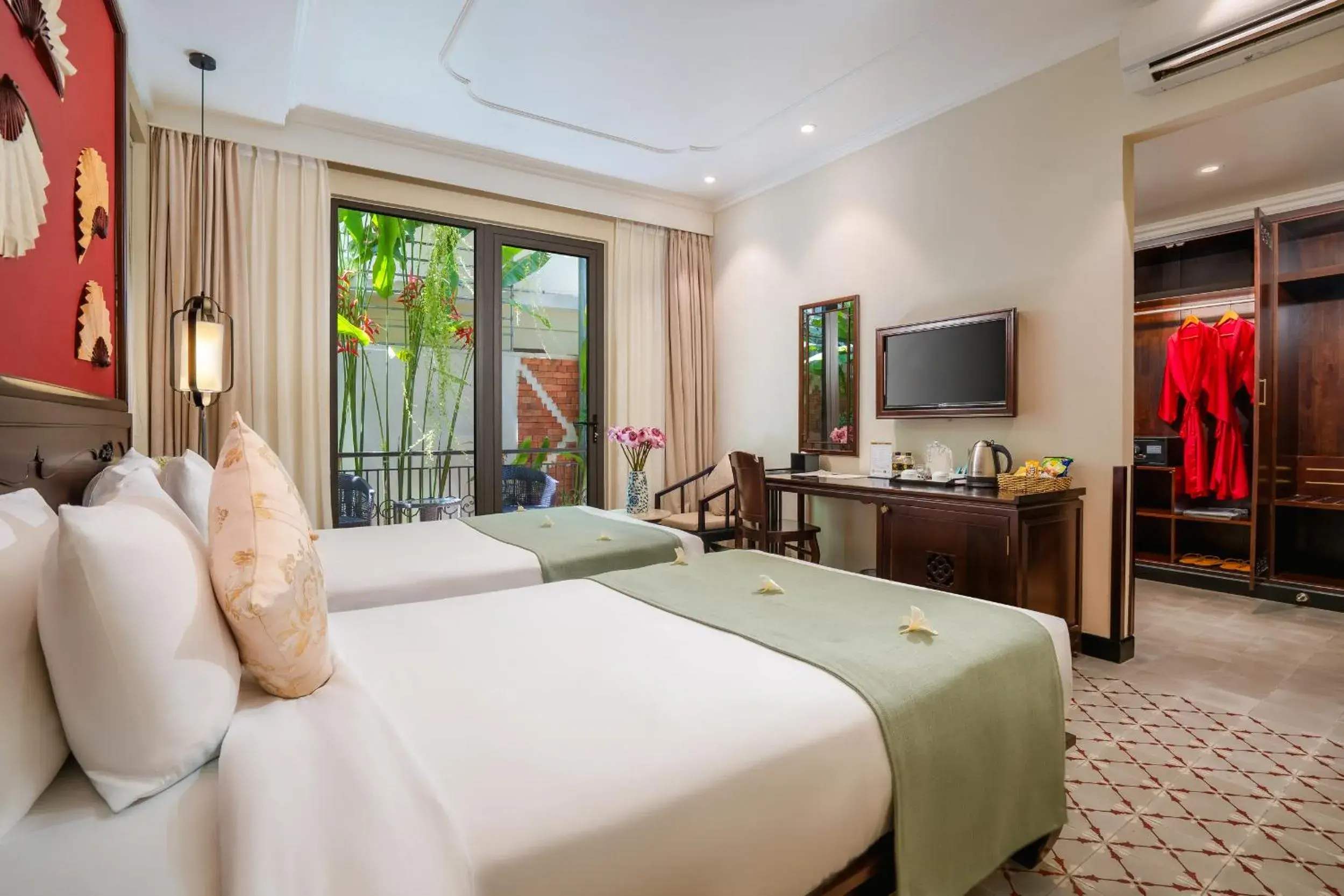 Superior Twin Room with Large Window in Laluna Hoi An Riverside Hotel & Spa Superior Twin Room with Large Window in Laluna Hoi An Riverside Hotel & Spa
