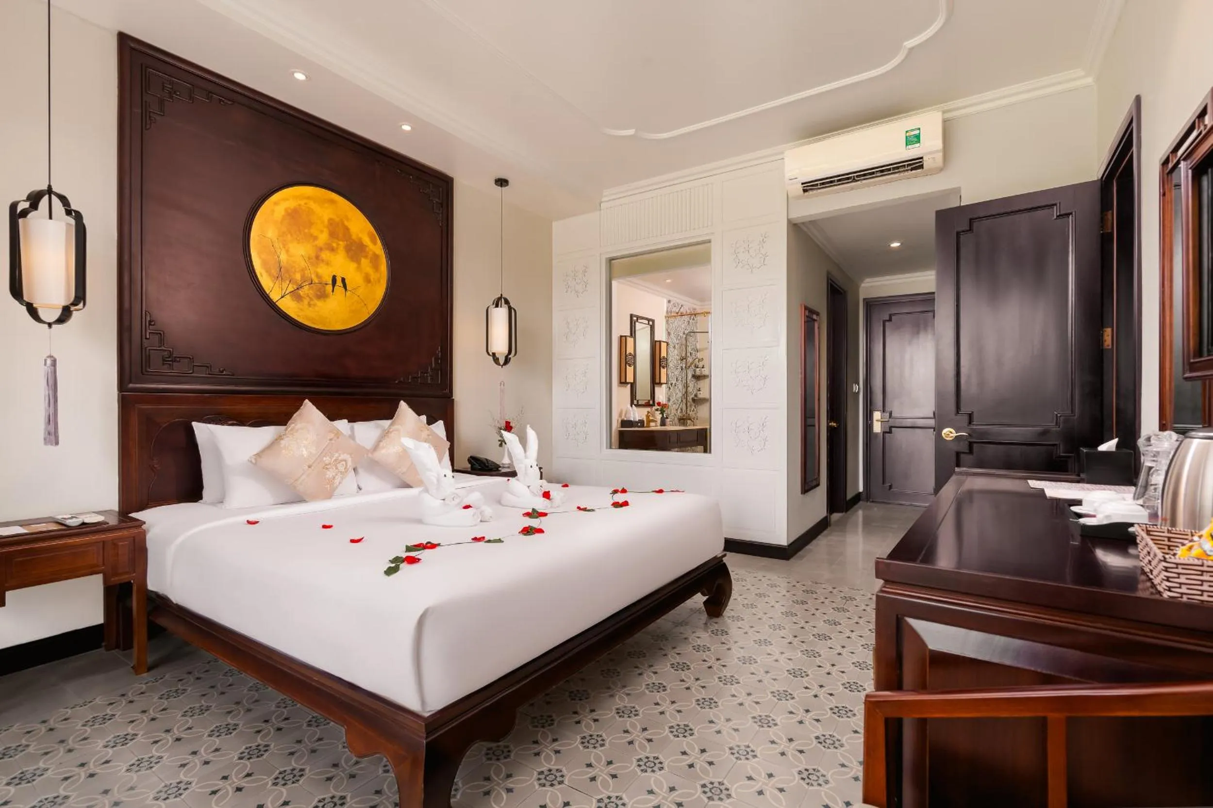 Bed in Laluna Hoi An Riverside Hotel & Spa