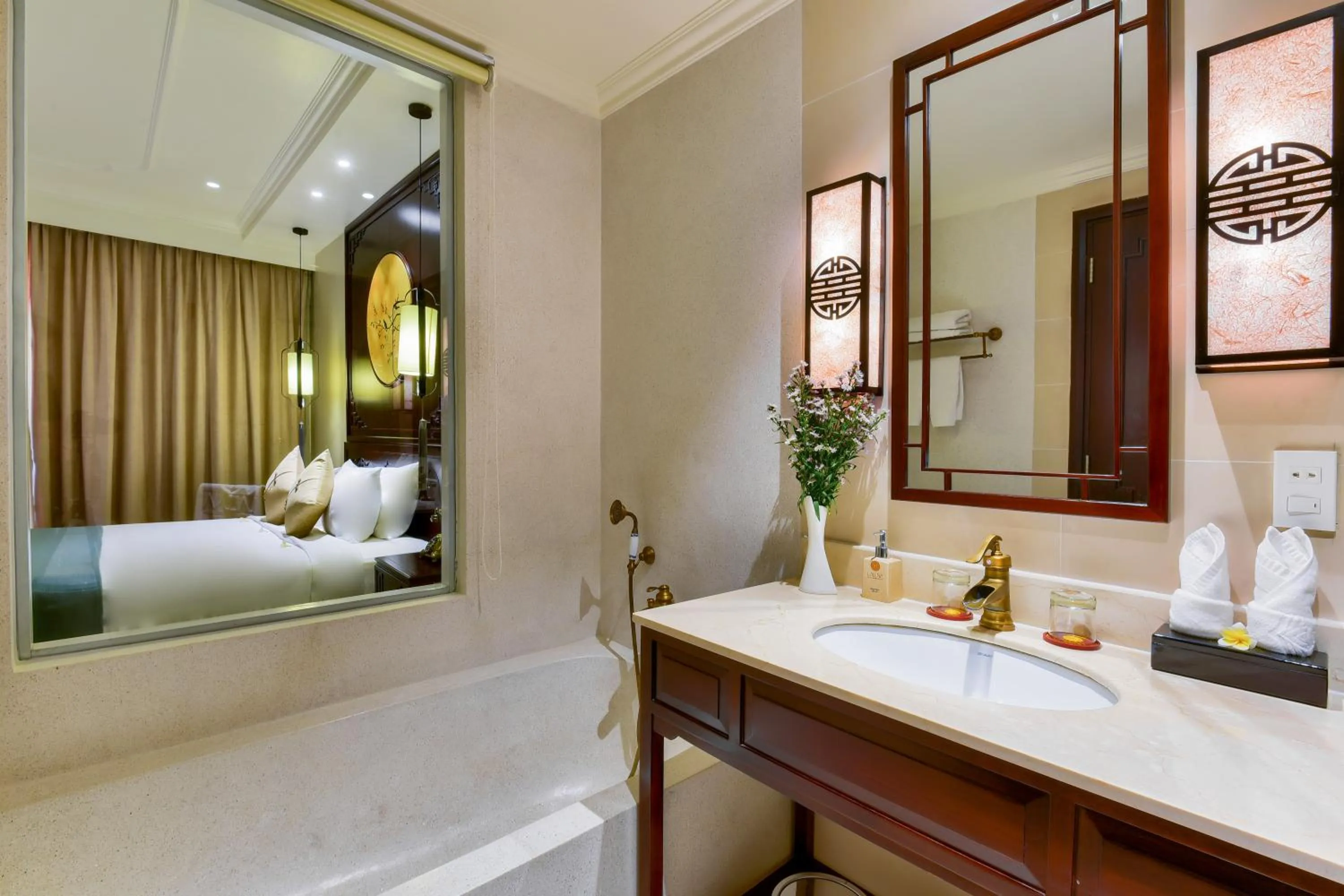 Bed in Laluna Hoi An Riverside Hotel & Spa