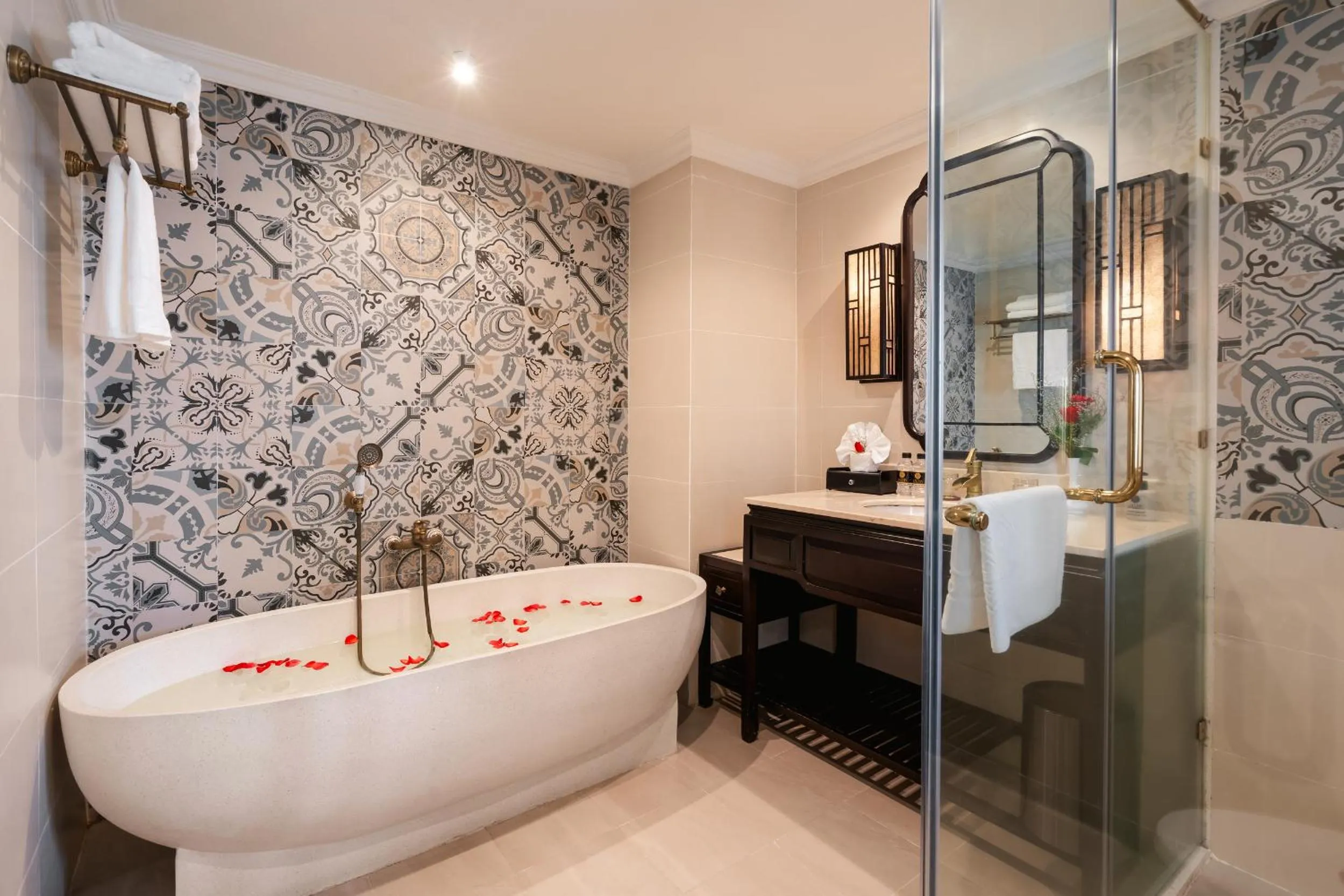 Bathroom, Bed in Laluna Hoi An Riverside Hotel & Spa