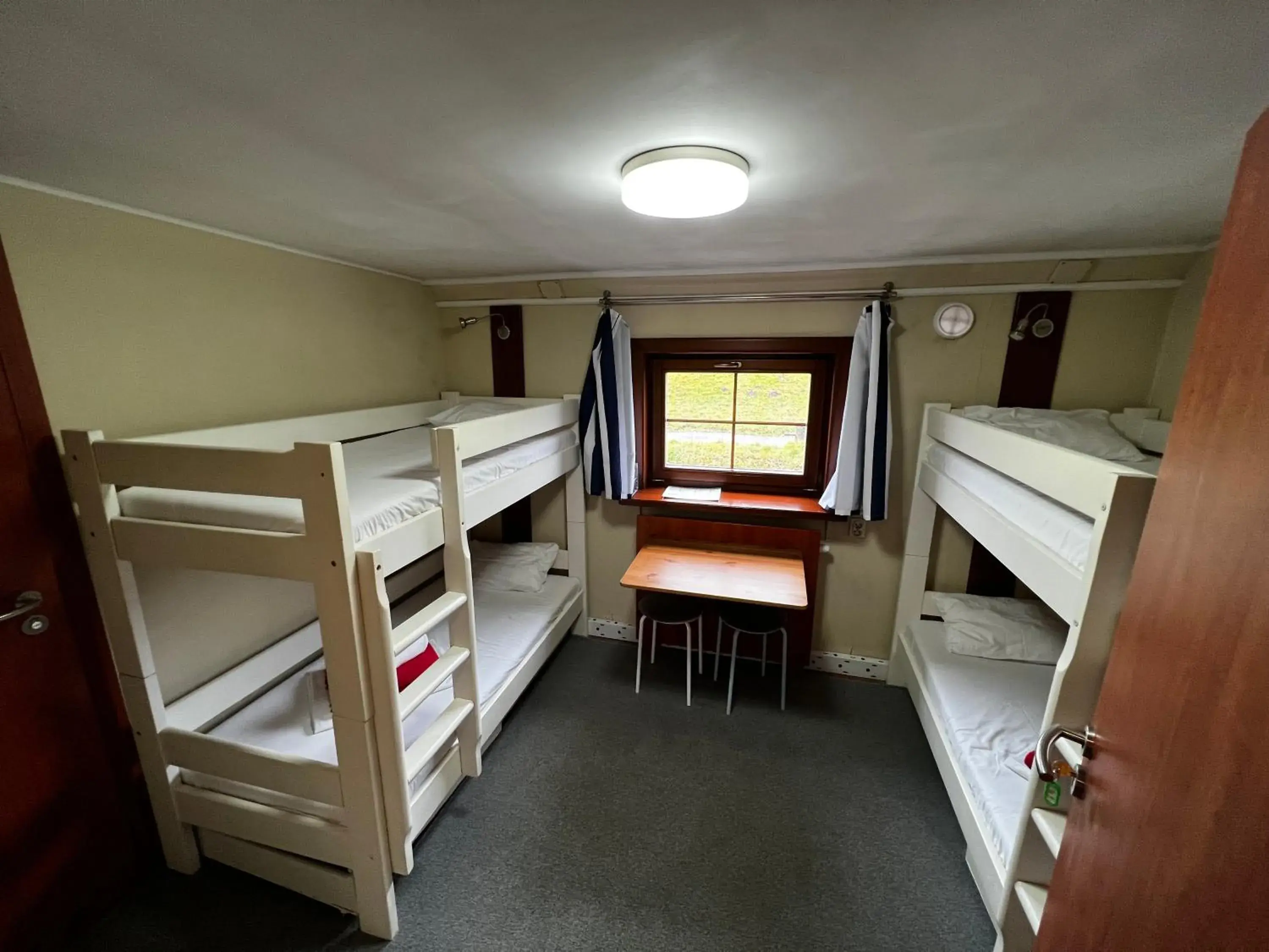 Cabin on boat with bathroom and river view in The Boat - Hostel&Chill Cabin on boat with bathroom and river view in The Boat - Hostel&Chill