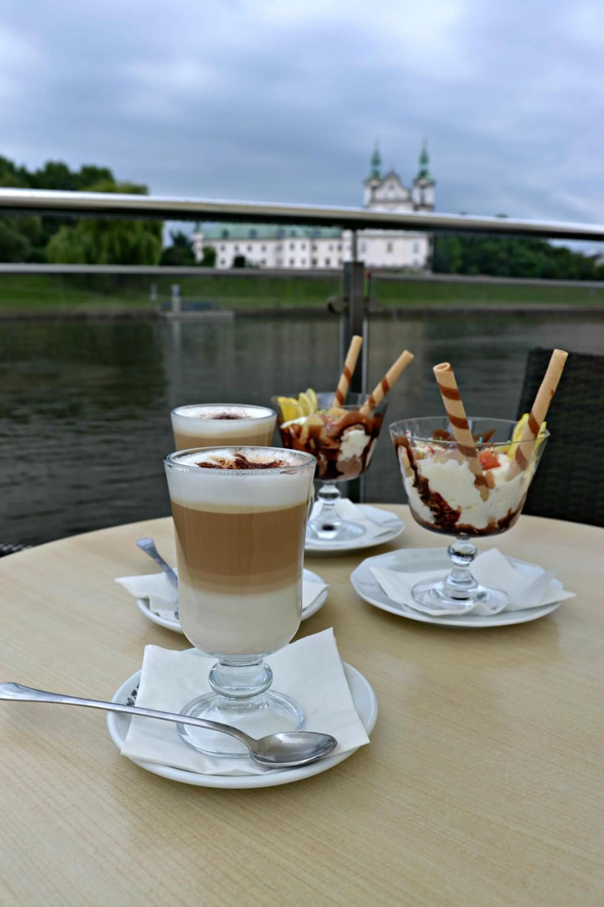 Restaurant/places to eat in The Boat - Hostel&Chill