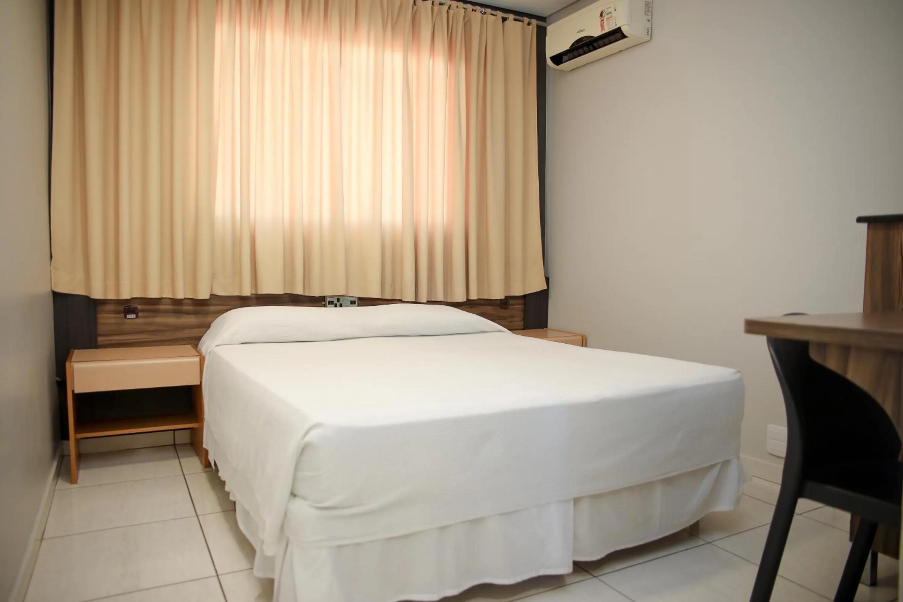 Bedroom, Bed in Rede Andrade Vivaldi