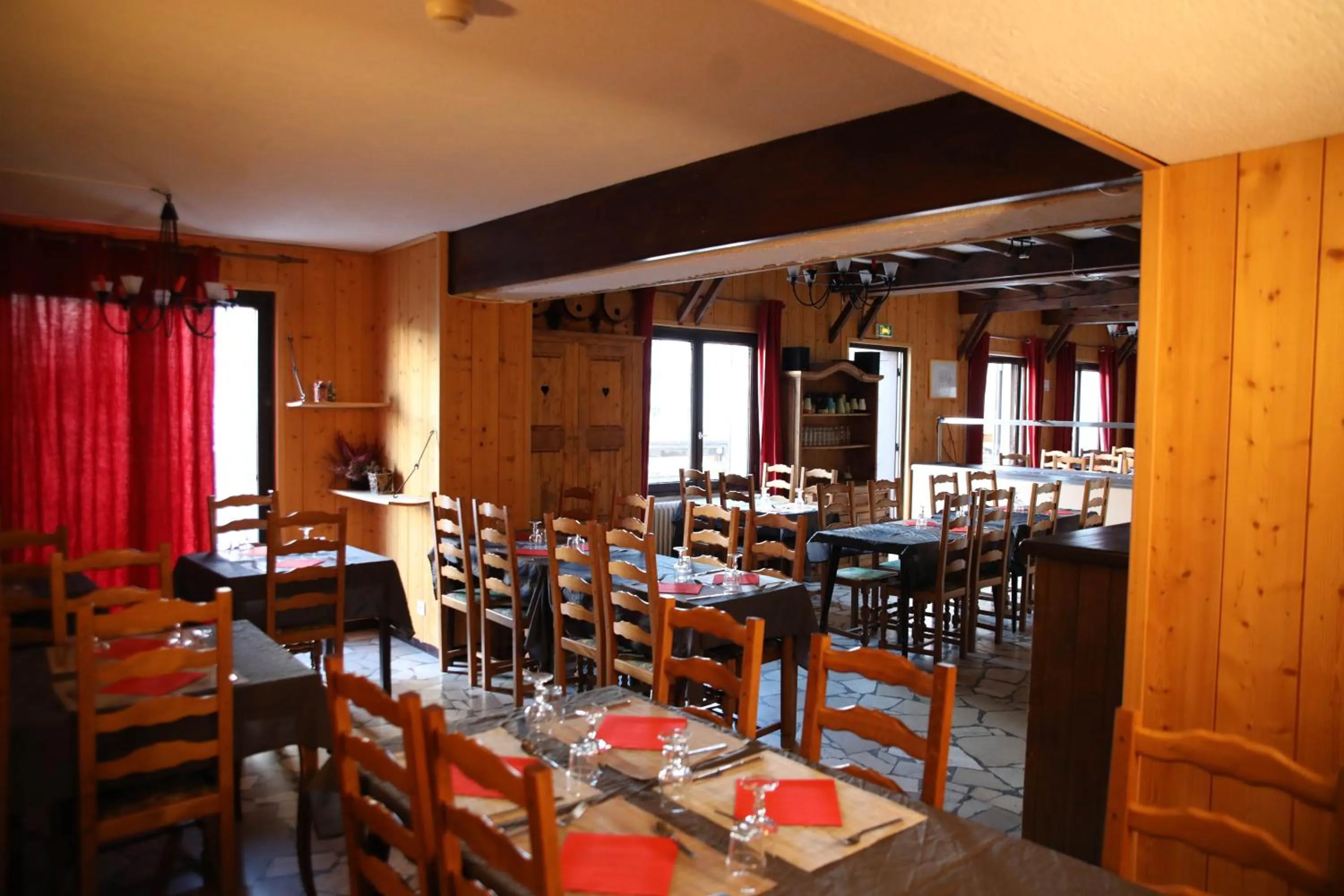 Restaurant/places to eat in Hotel Le Cairn