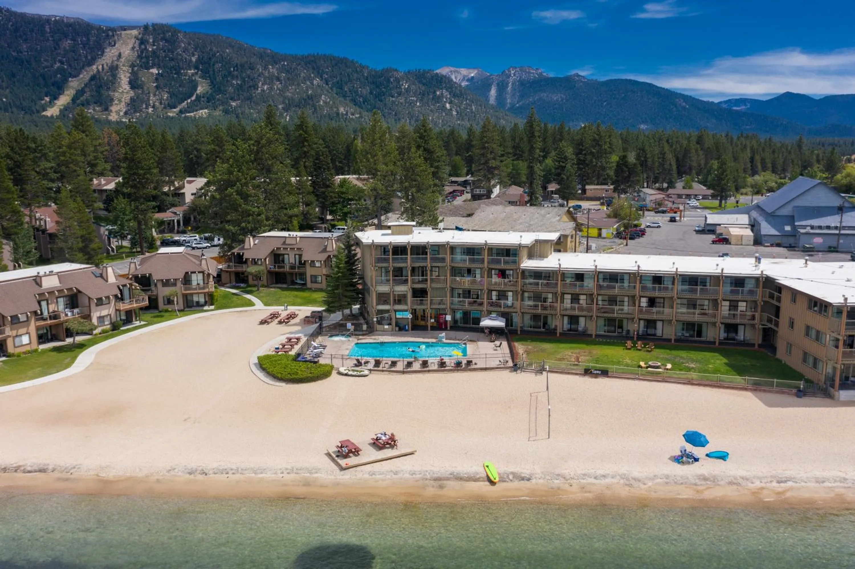 Property building in Tahoe Lakeshore Lodge & Spa