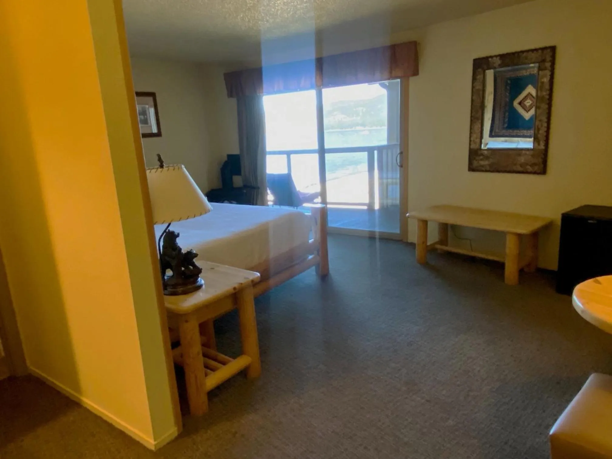 Bed in Tahoe Lakeshore Lodge & Spa