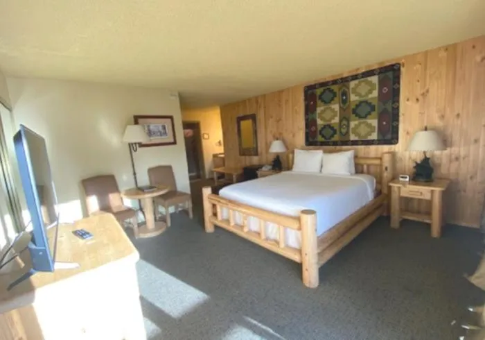 Bedroom, Bed in Tahoe Lakeshore Lodge & Spa