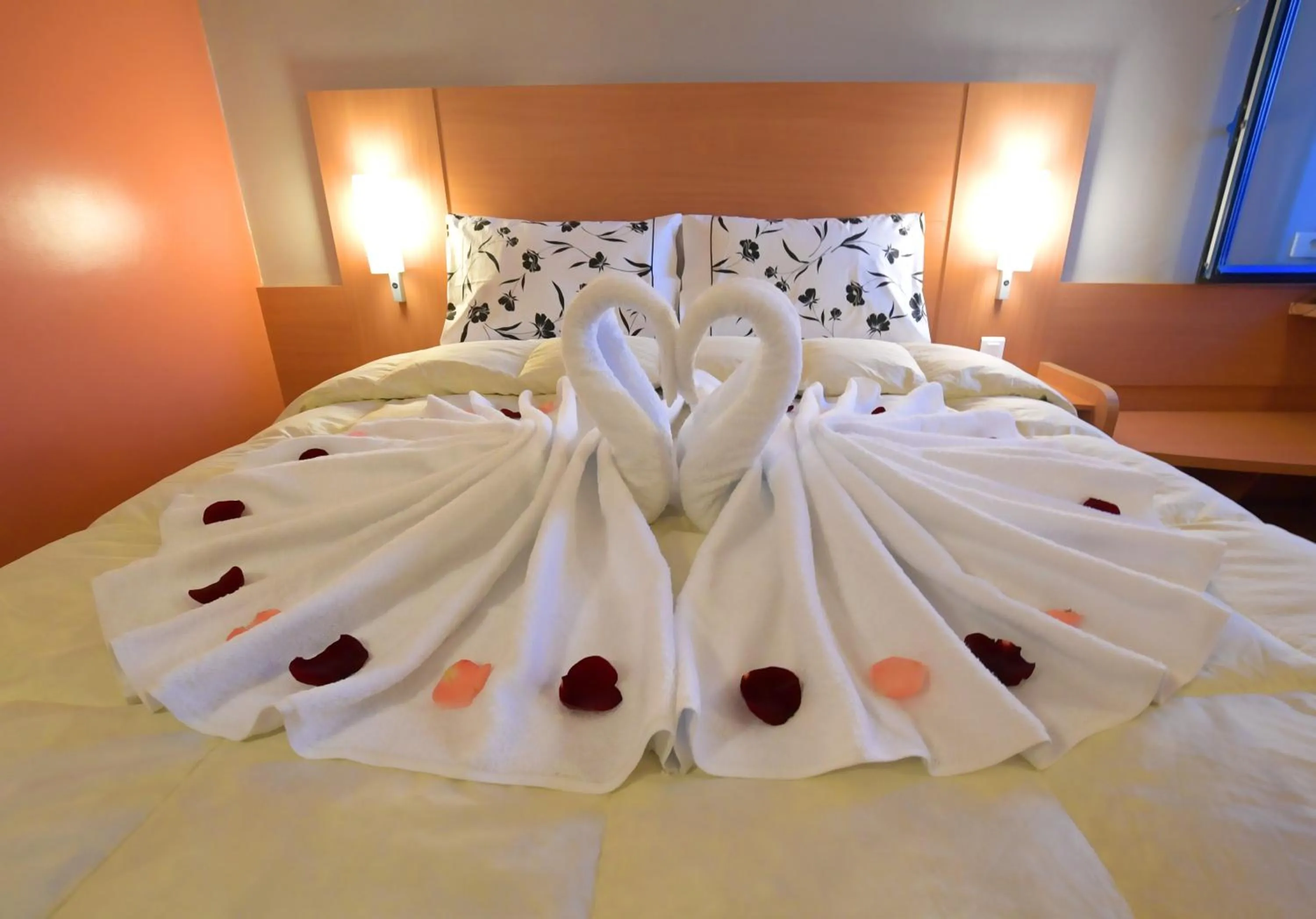 Bedroom, Bed in Senator Hotel Tanger