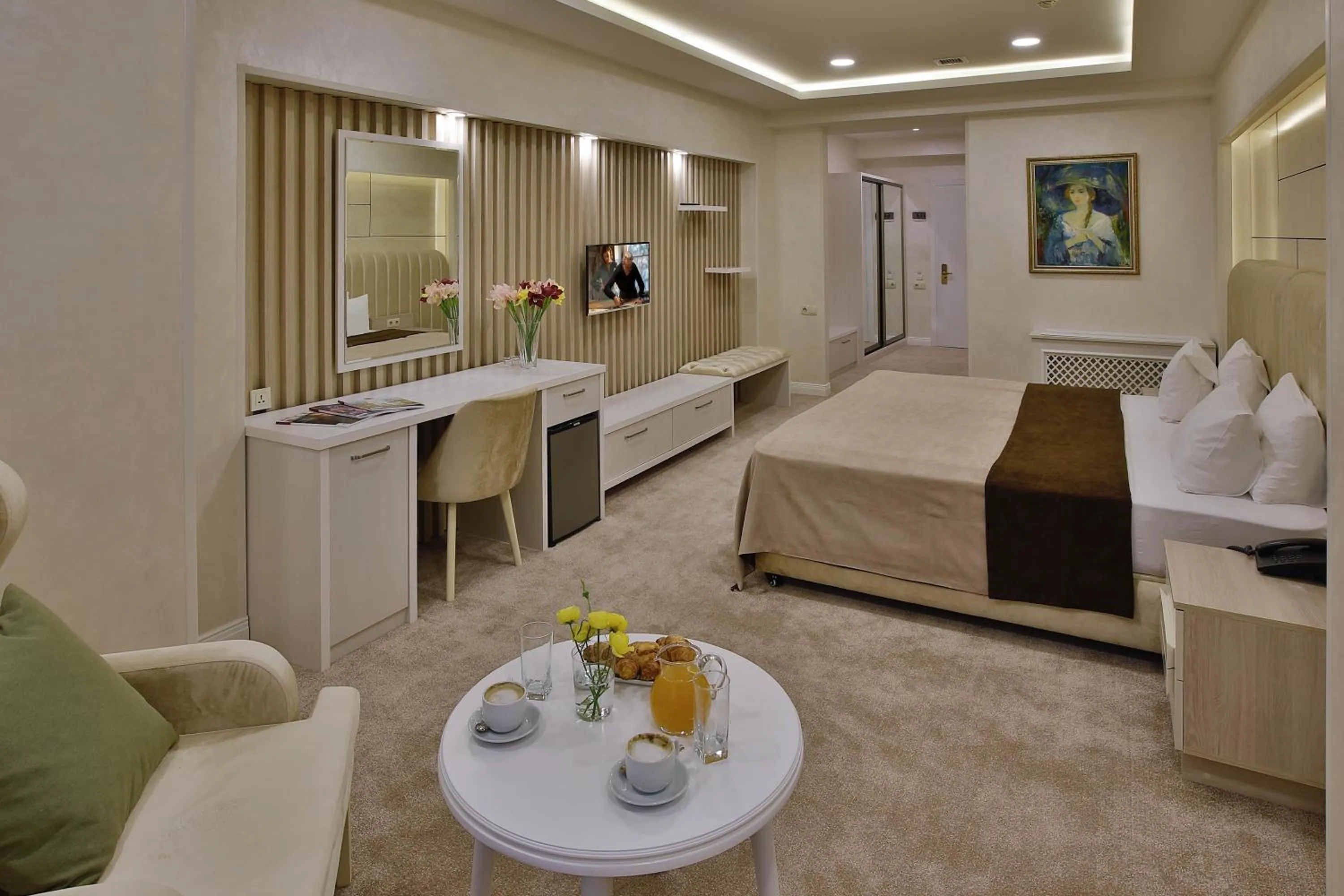 Photo of the whole room in Ganjali Plaza Hotel