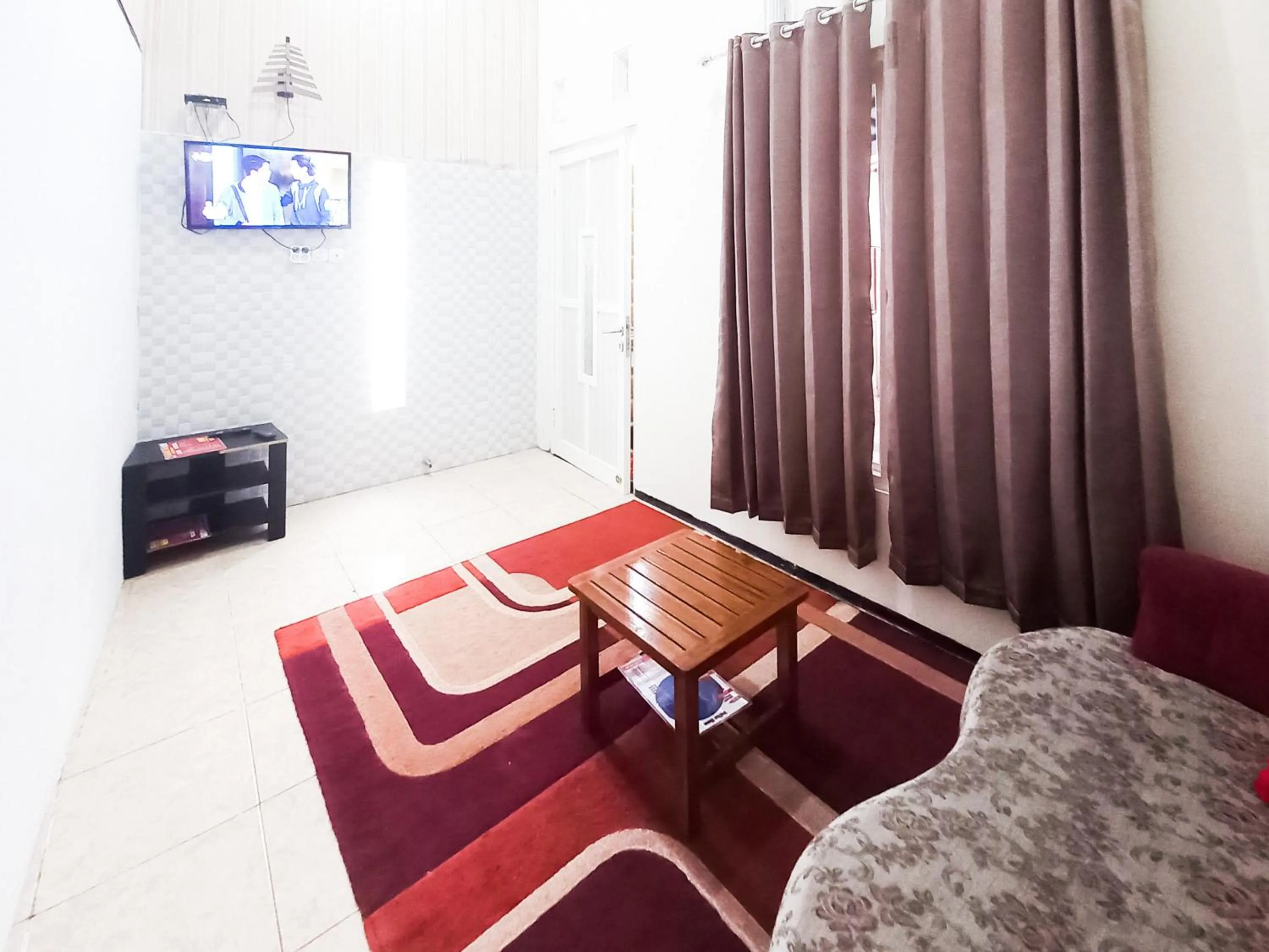 Seating area, Bed in Lancar Homestay Syariah near BNS Mitra RedDoorz