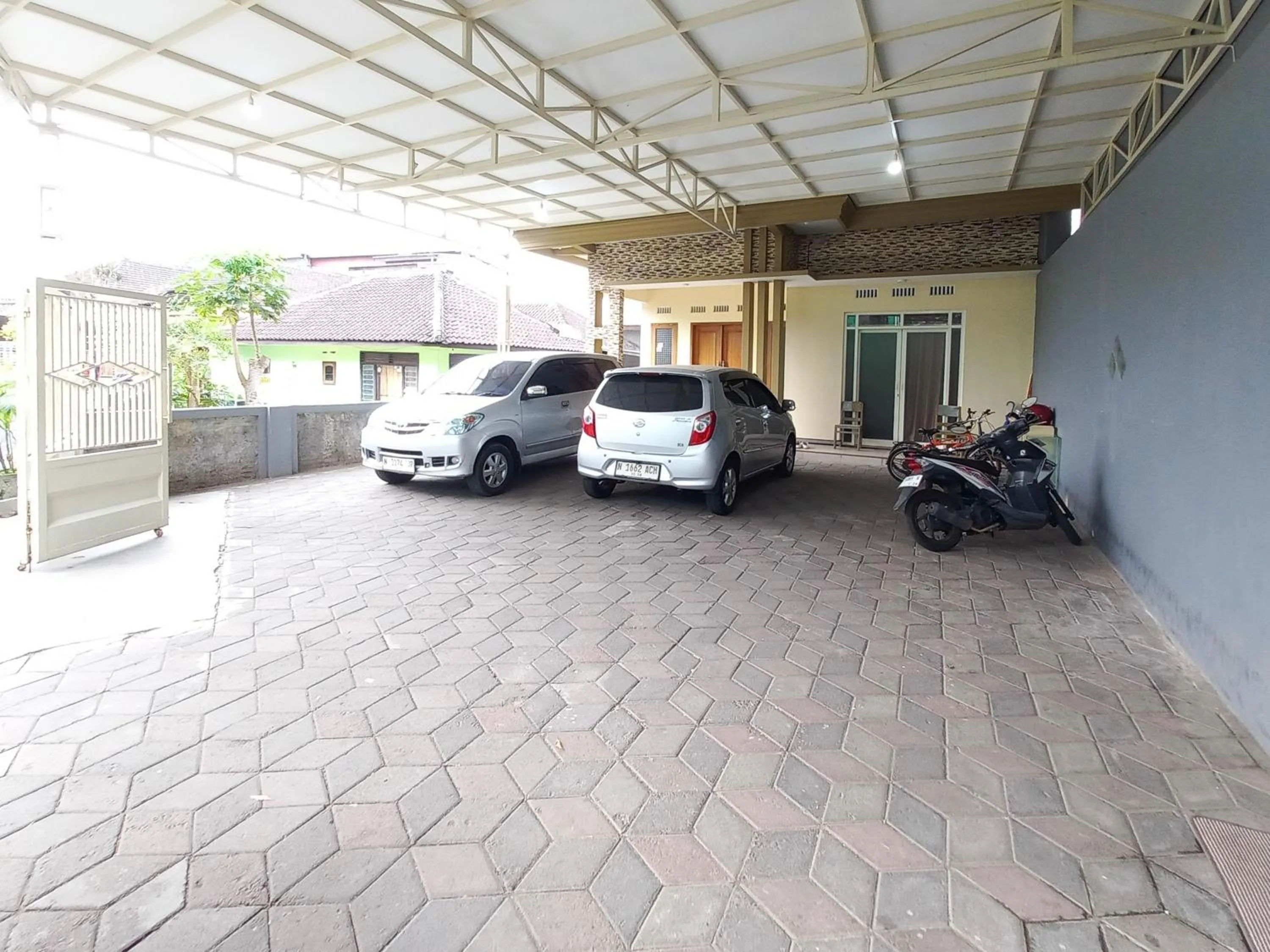 Parking in Lancar Homestay Syariah near BNS Mitra RedDoorz