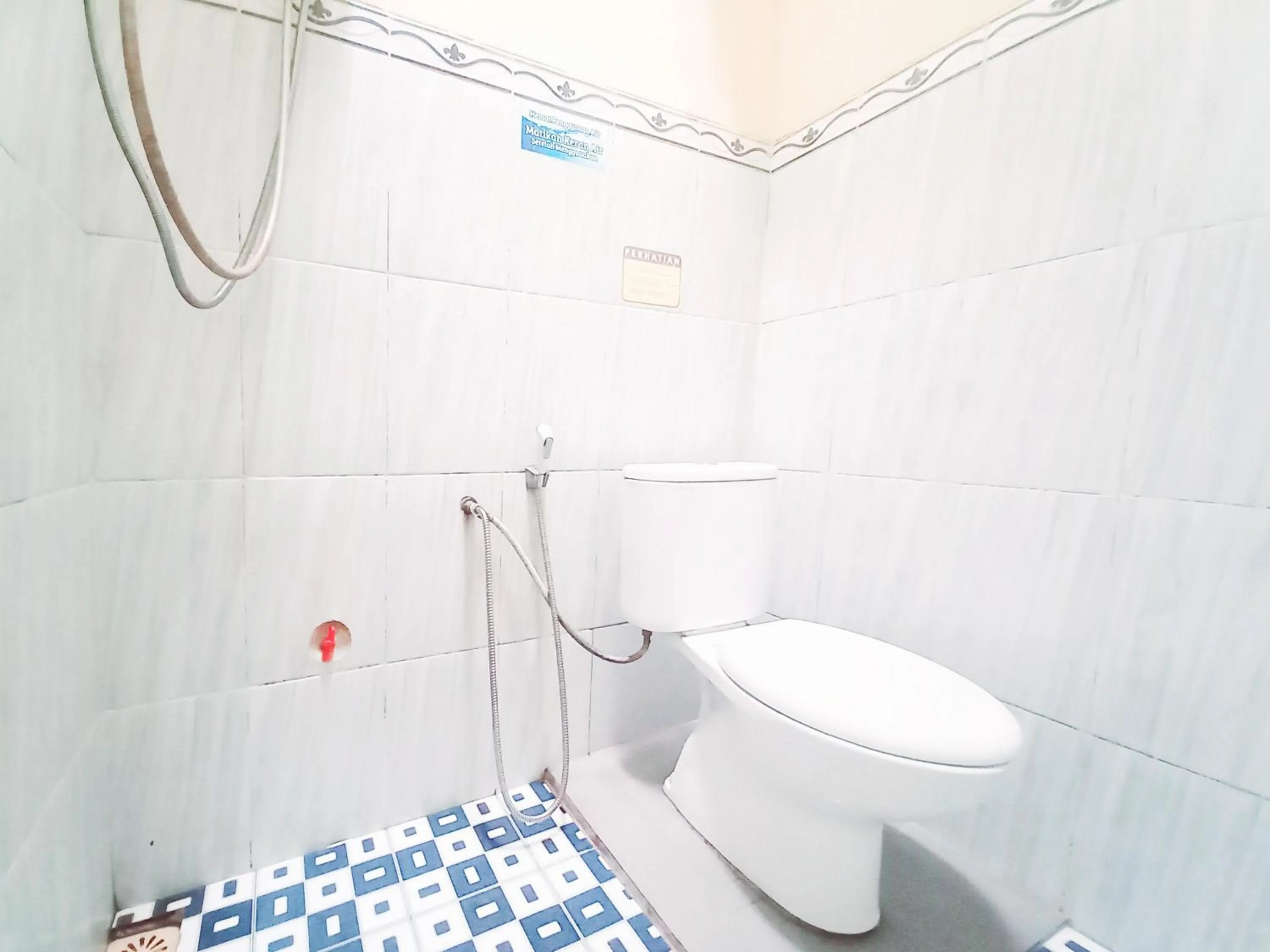 Bathroom in Lancar Homestay Syariah near BNS Mitra RedDoorz