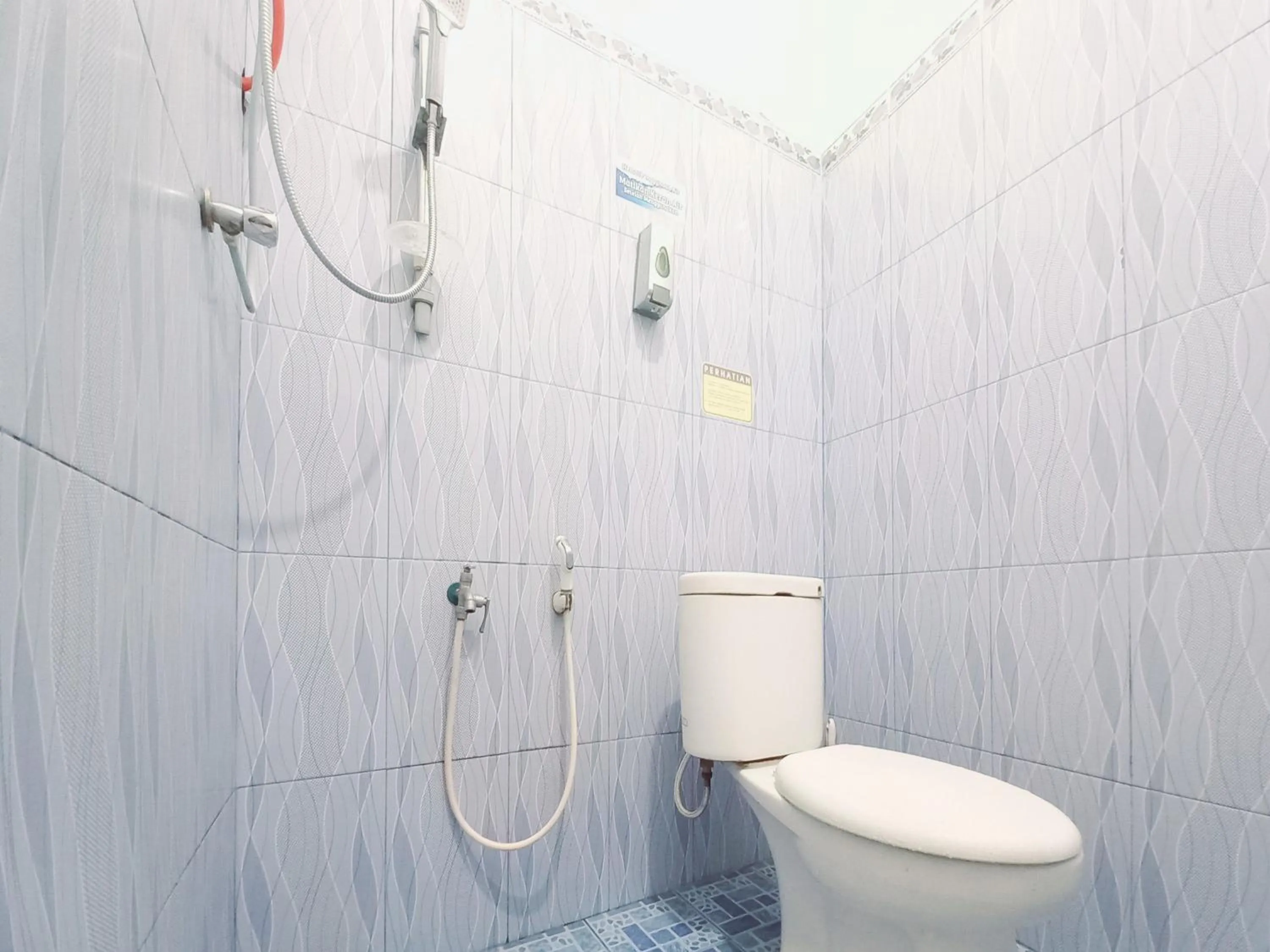 Bathroom in Lancar Homestay Syariah near BNS Mitra RedDoorz