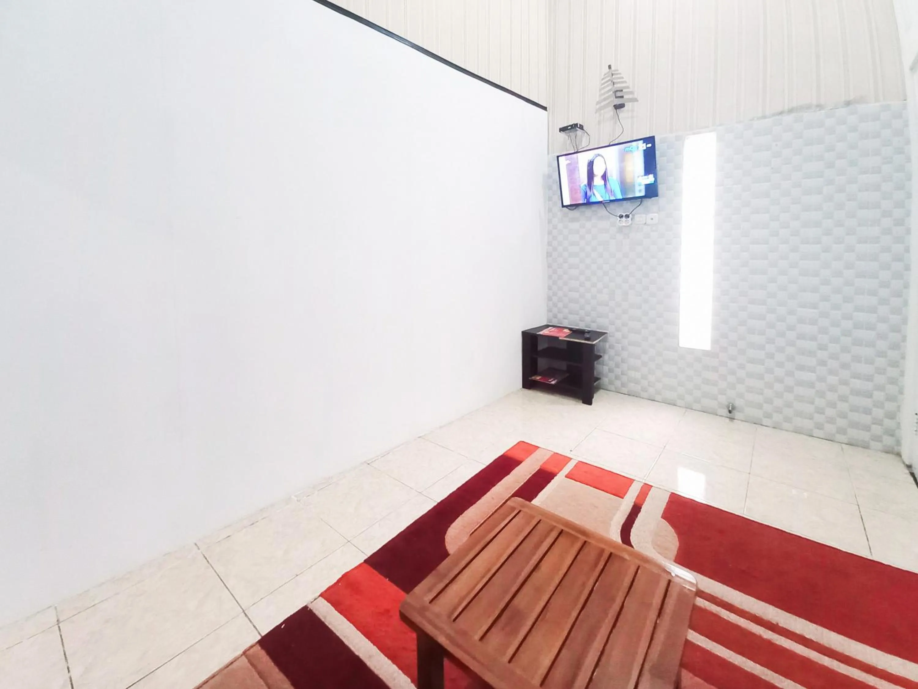 TV and multimedia, Bed in Lancar Homestay Syariah near BNS Mitra RedDoorz