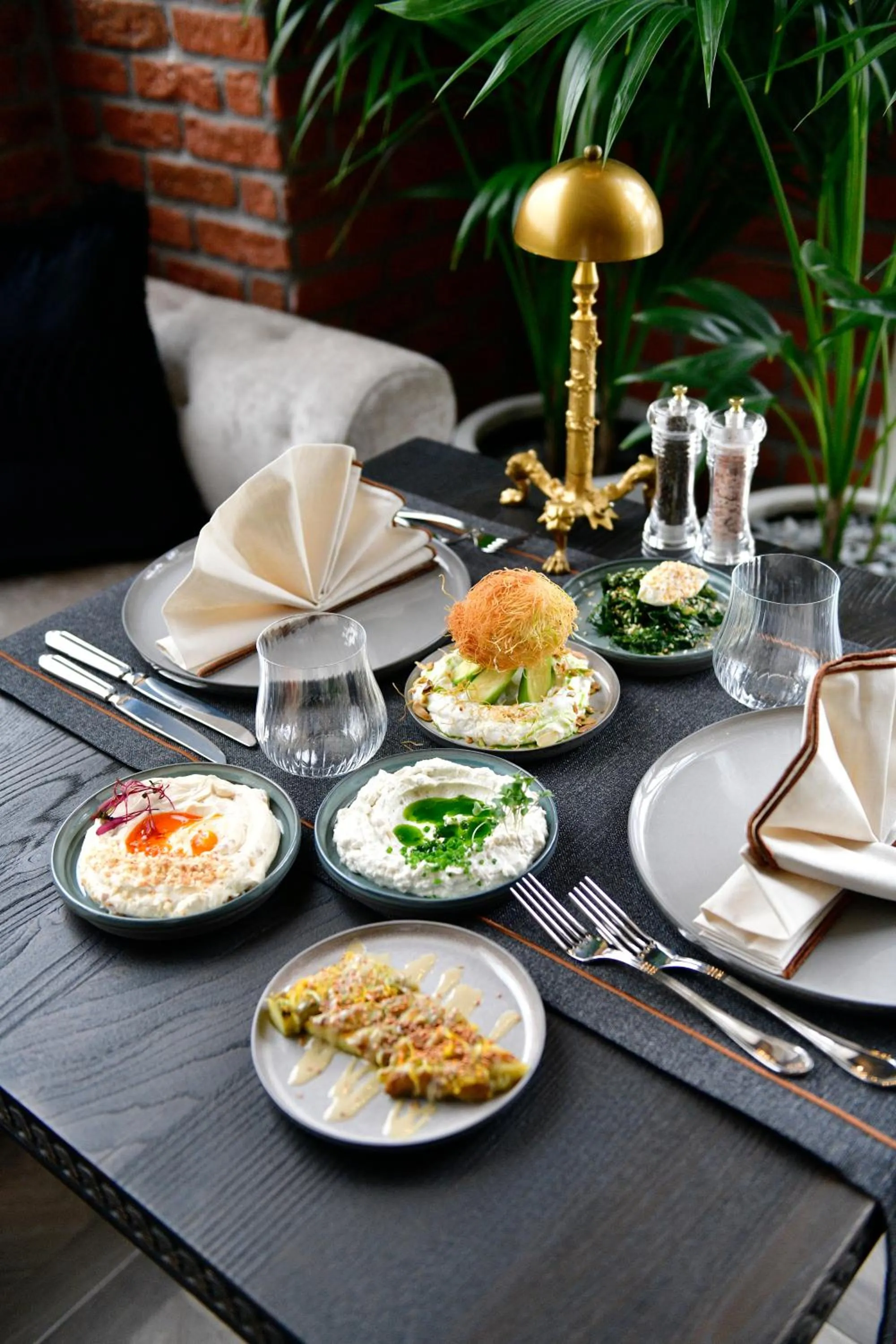 Restaurant/places to eat in Sacred Mansion