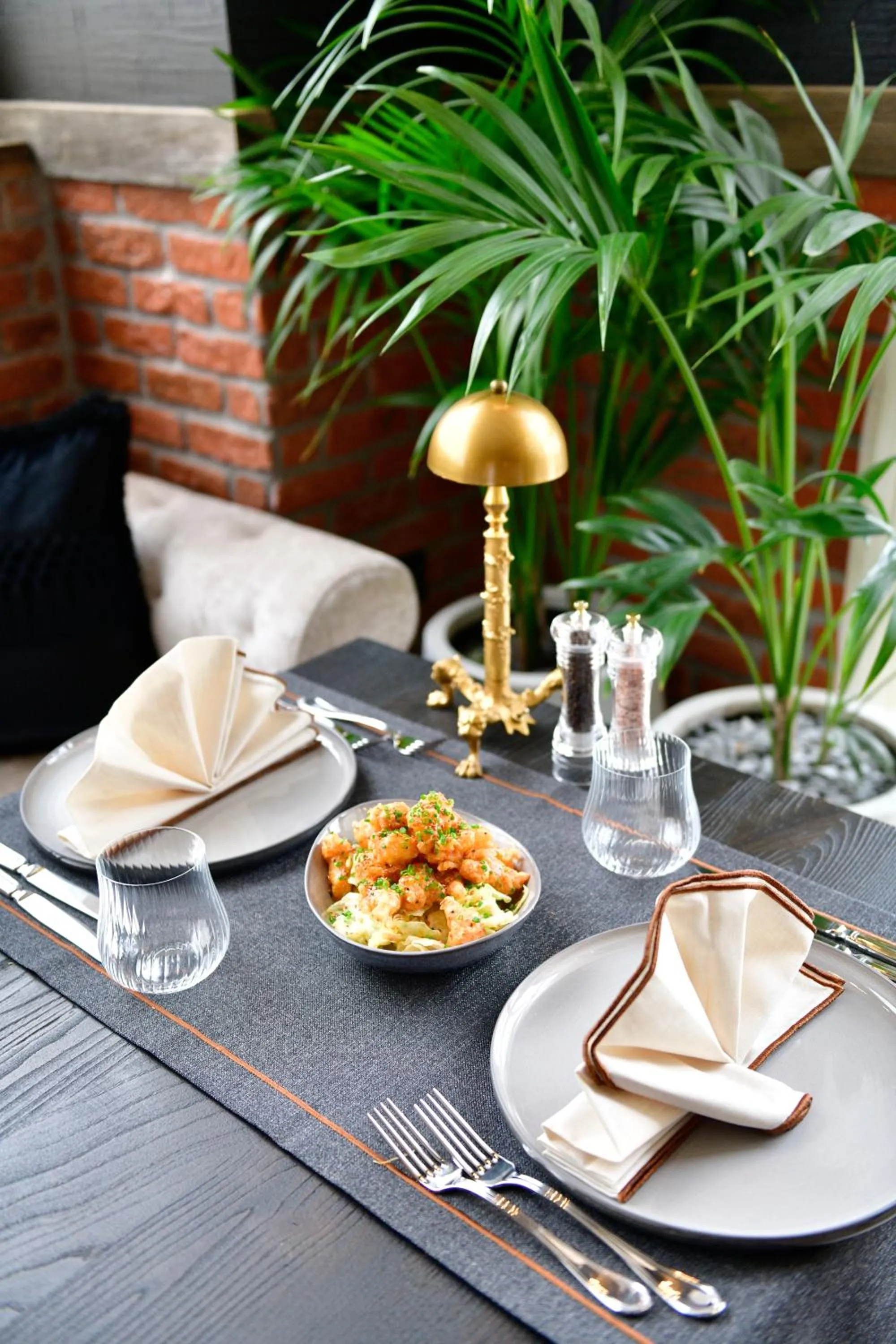 Restaurant/places to eat in Sacred Mansion