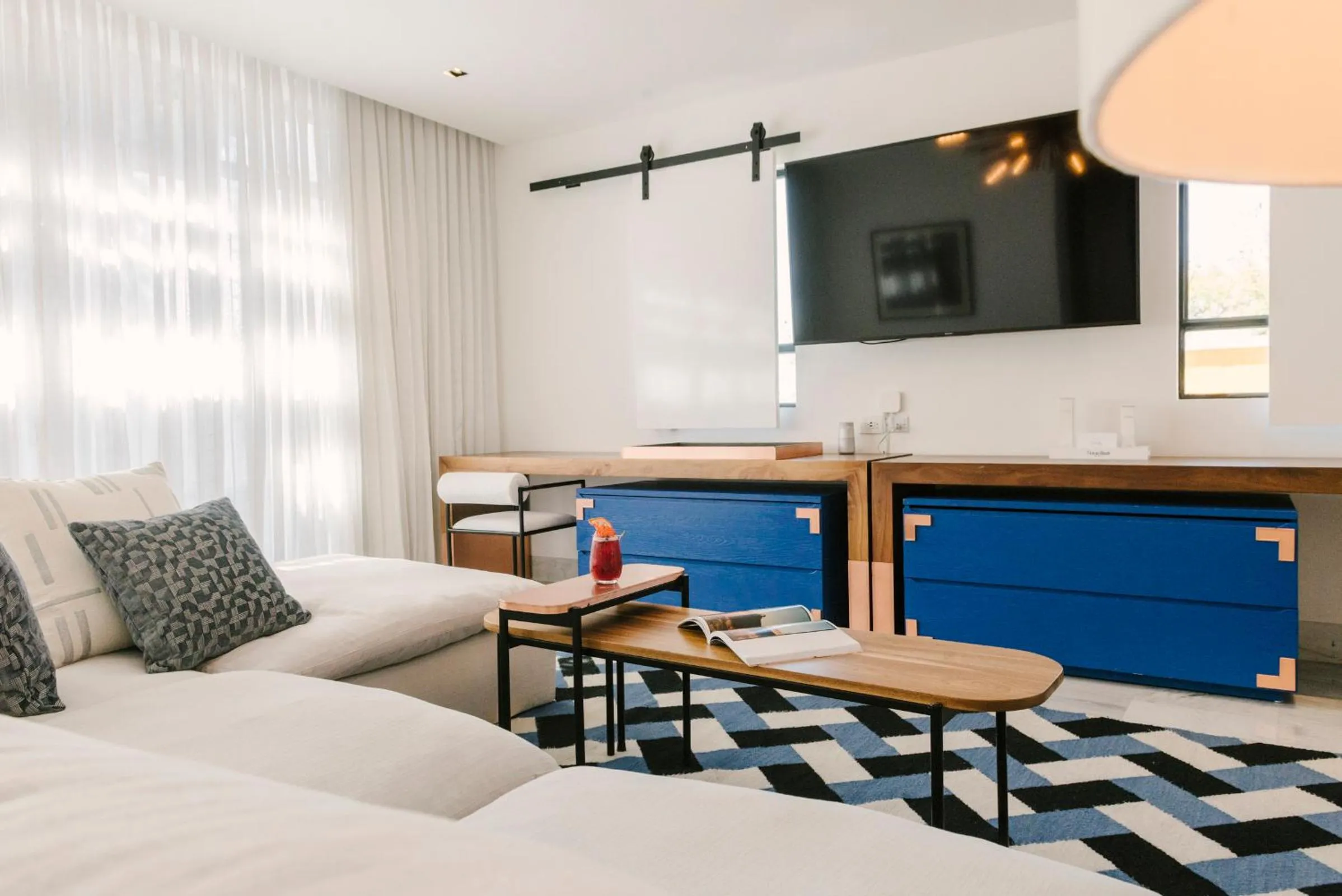 TV and multimedia in Hotel Matilda, a Member of Design Hotels