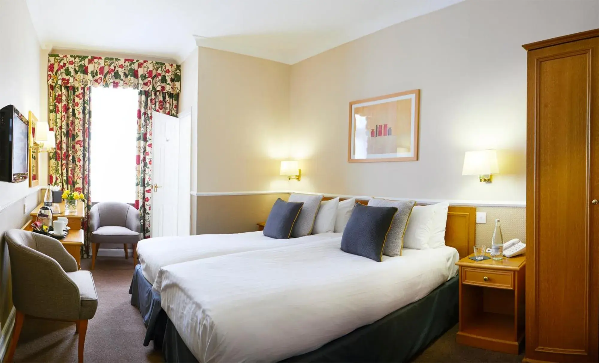 Classic Twin Room in Riviera Town House Classic Twin Room in Riviera Town House