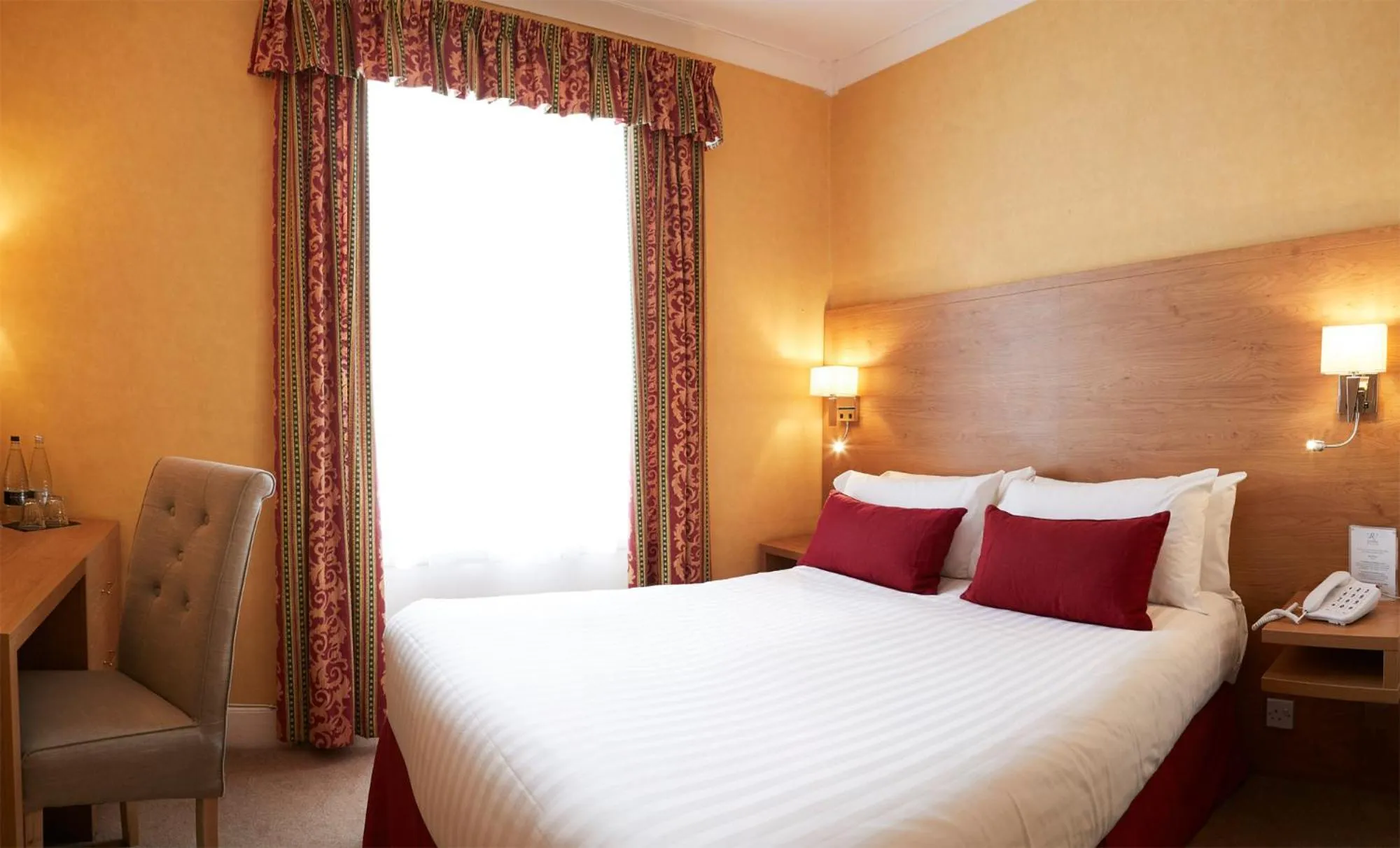 Small Double Ensuite in Riviera Town House