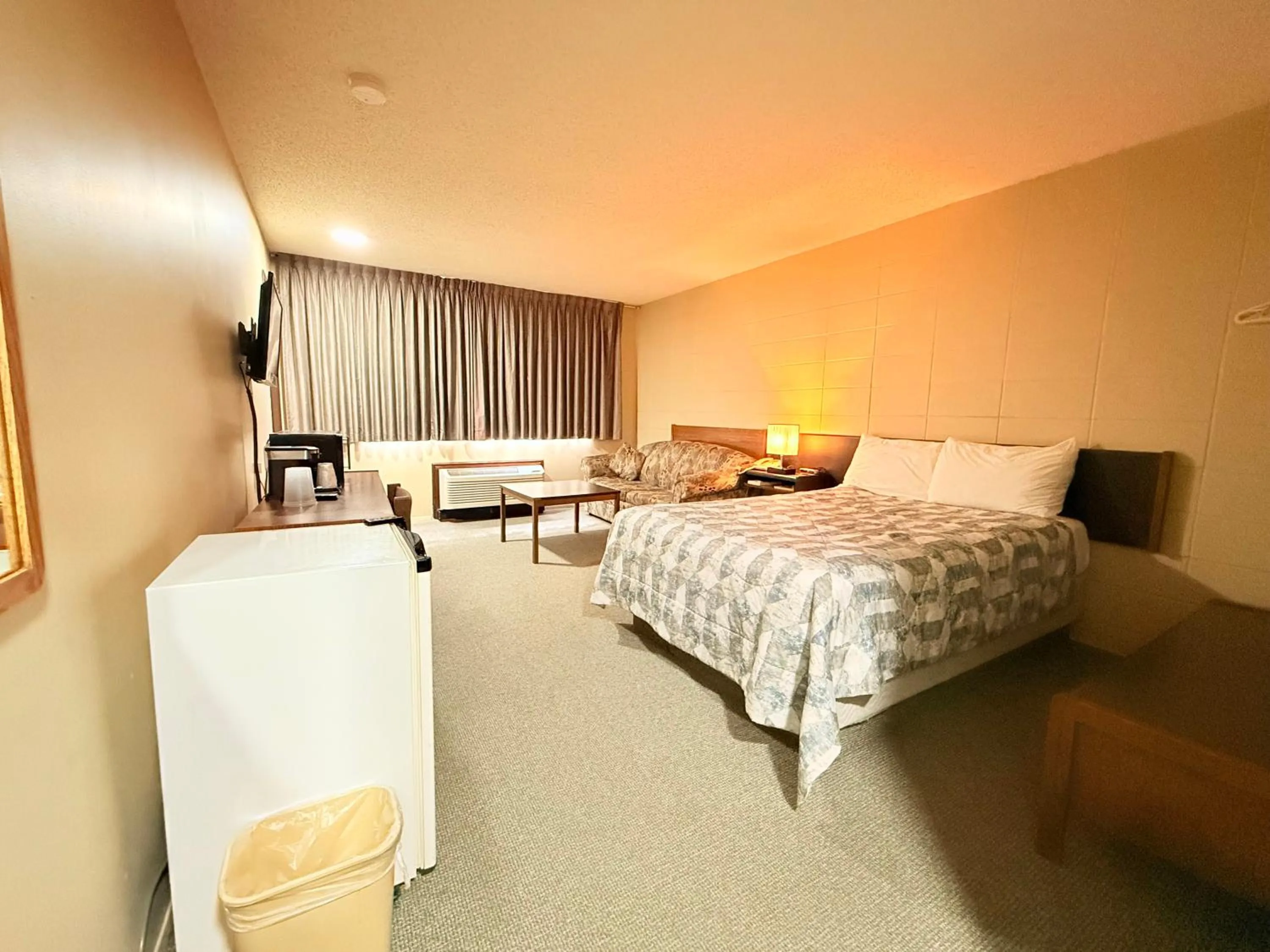 Bed in Capri Motor Inn