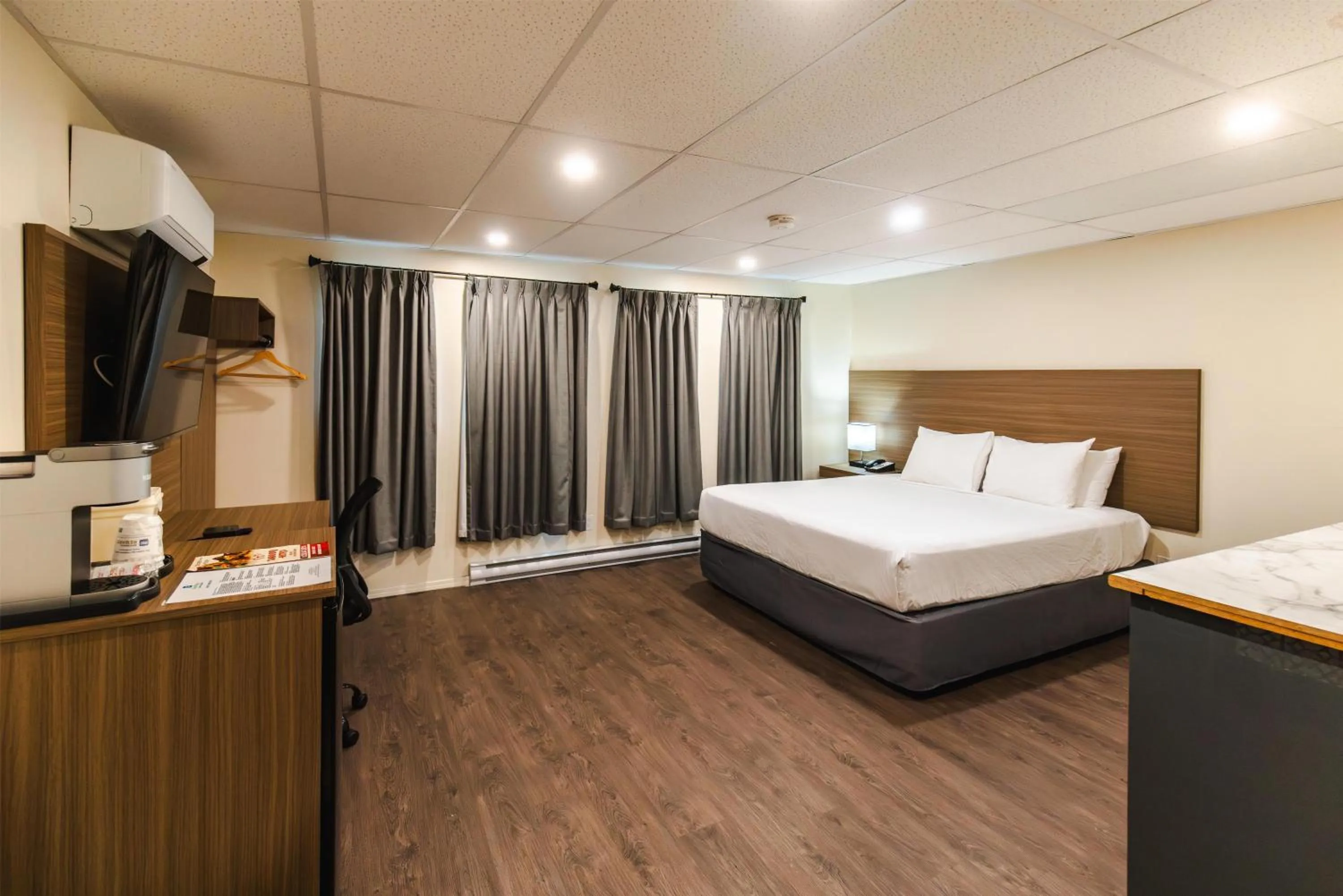 Bedroom, Bed in SureStay by Best Western Smithers