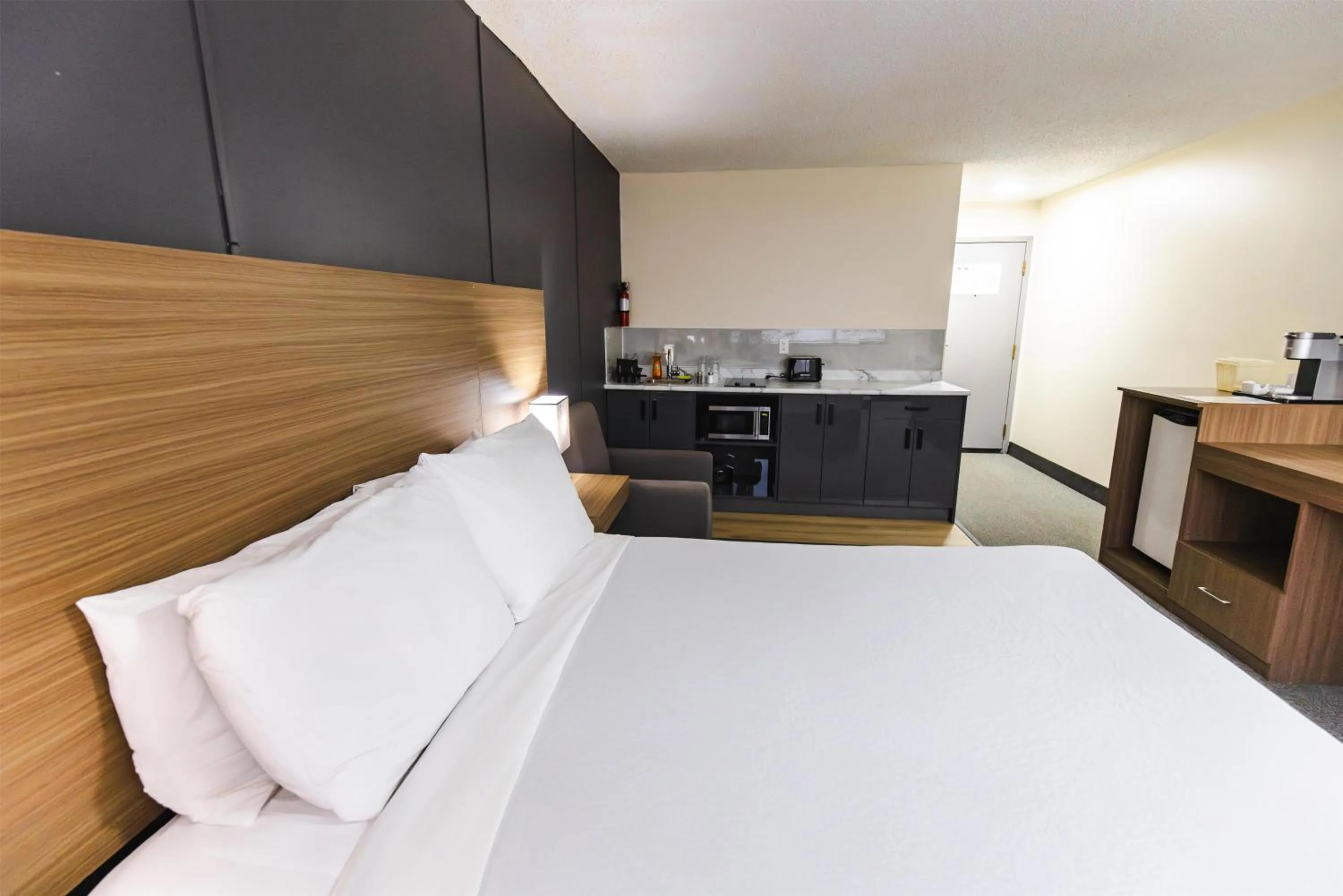 Bedroom, Bed in SureStay by Best Western Smithers